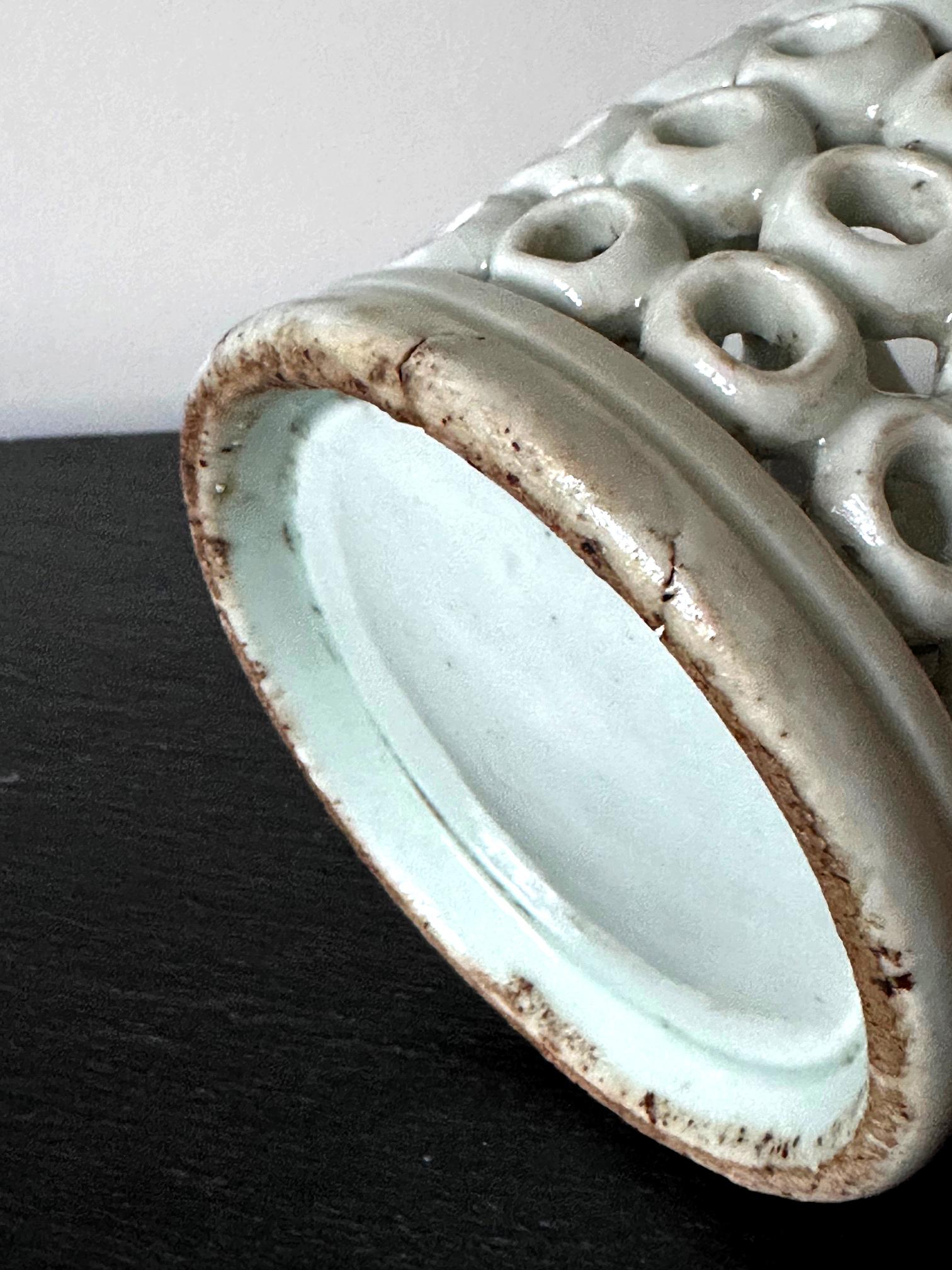 Koreanischer netzförmiger Celadon-Pinselhalter im Angebot 3