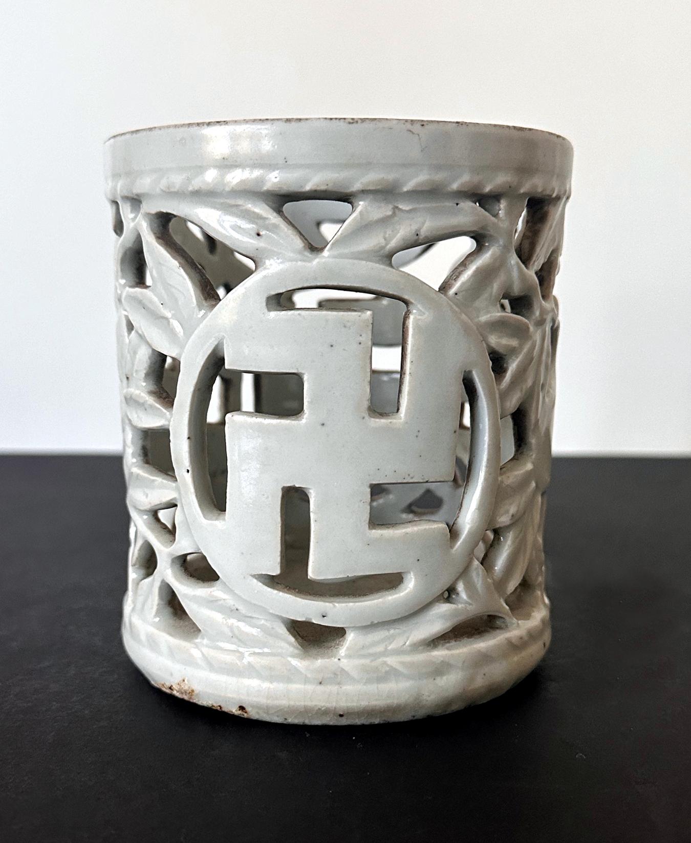 A Korean porcelain brush holder in cylinder log form from the end of Joseon dynasty circa late 19th century. Cherished by the scholars, brush pot like this would grace the desk in the man's study and used to hold the collection of the brush pens.