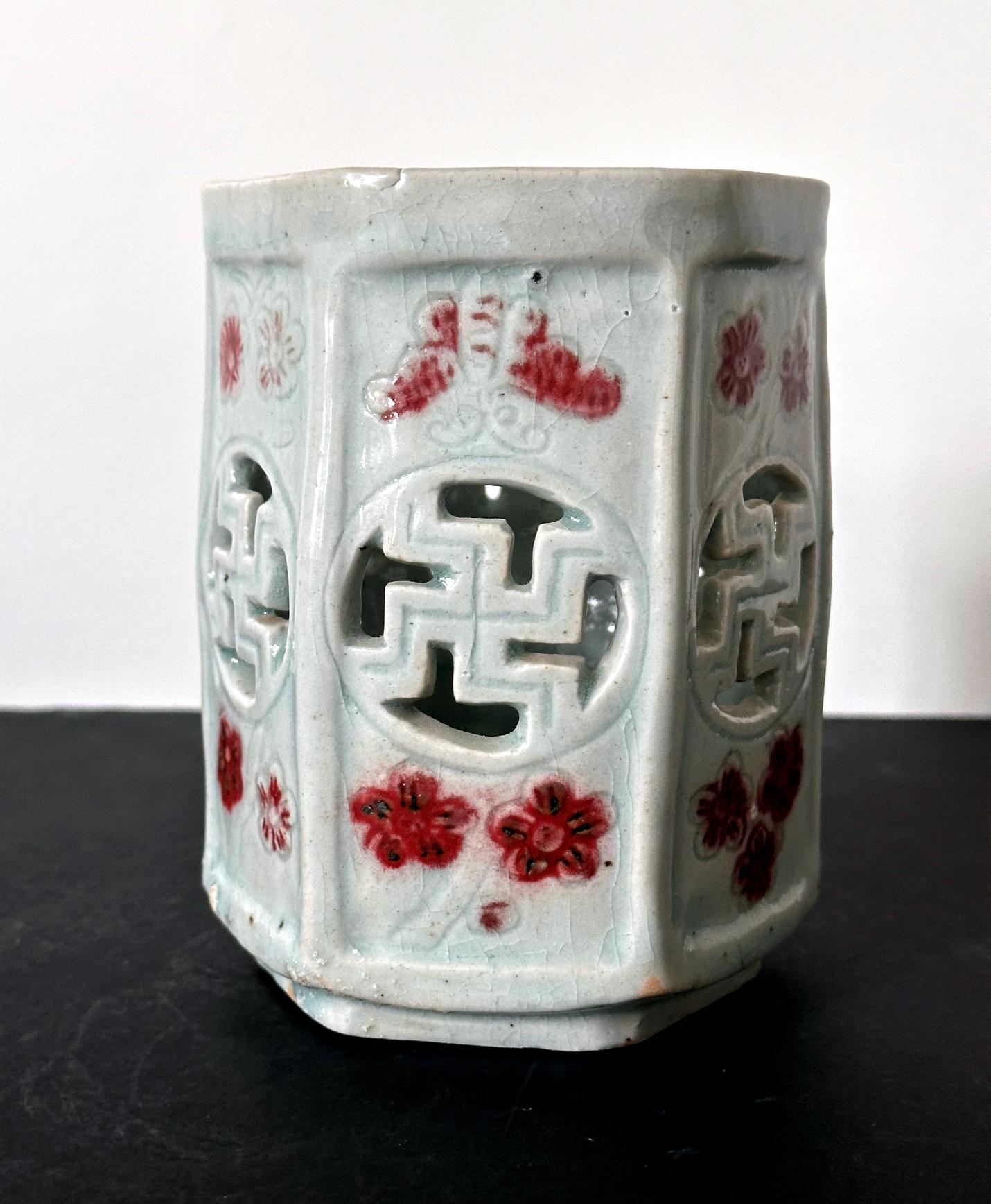 Korean Reticulated Celadon Brush Holder Joseon Dynasty In Good Condition For Sale In Atlanta, GA