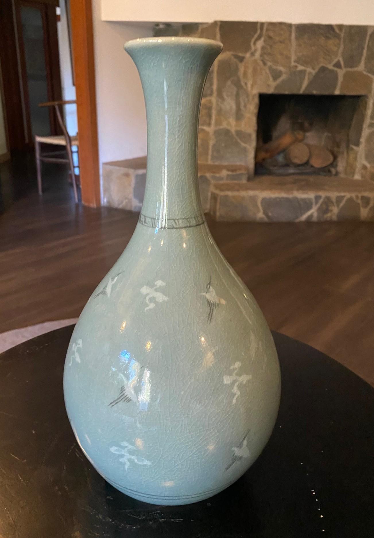 Korean Signed & Stamped Celadon Ceramic Blue Green Crackle Glazed Cranes Vase In Good Condition For Sale In Studio City, CA