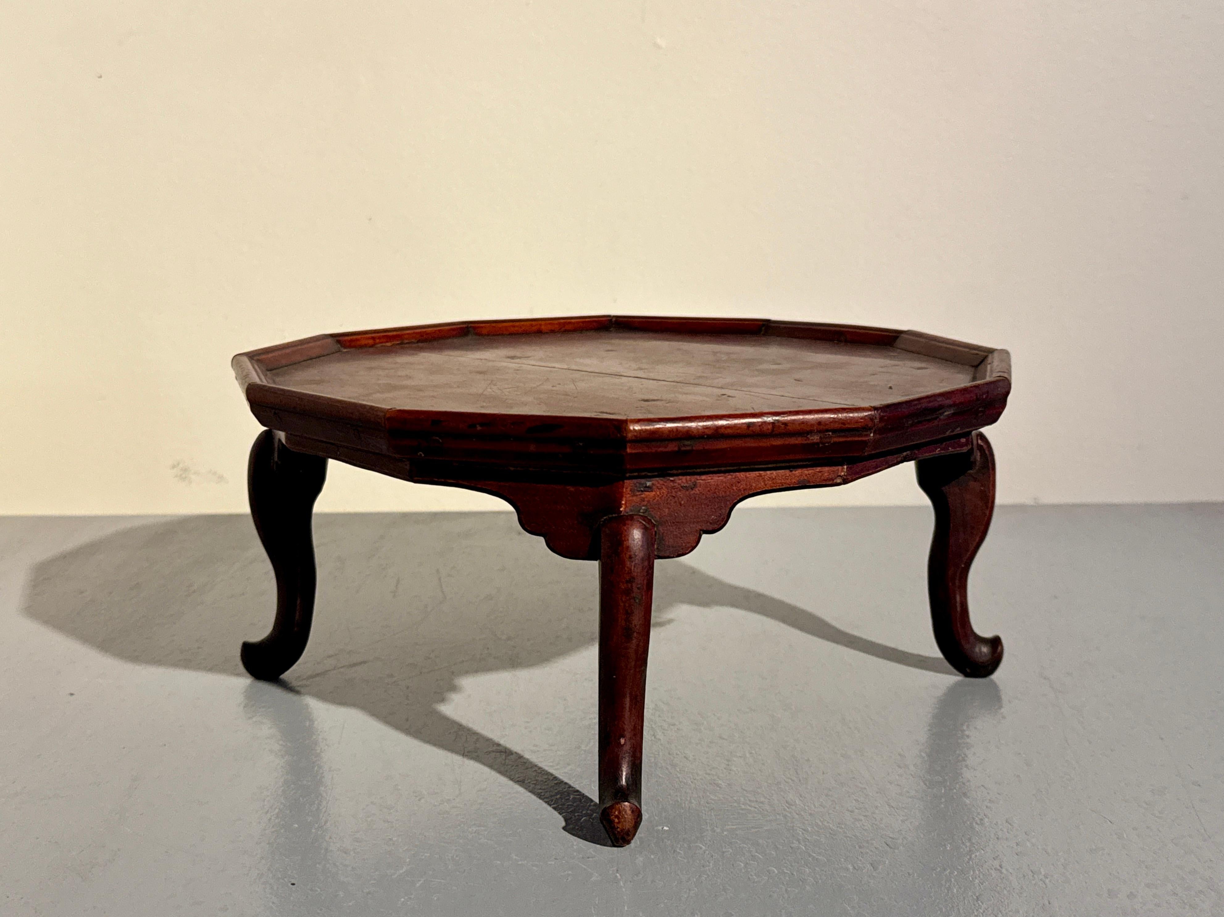 A small and charming Korean soban, small serving tray table, carved, joined and stained gingko wood, late Joseon Dynasty, late 19th century, Korea.

The small soban of typical form and crafted from light and sturdy gingko wood, featuring a top with
