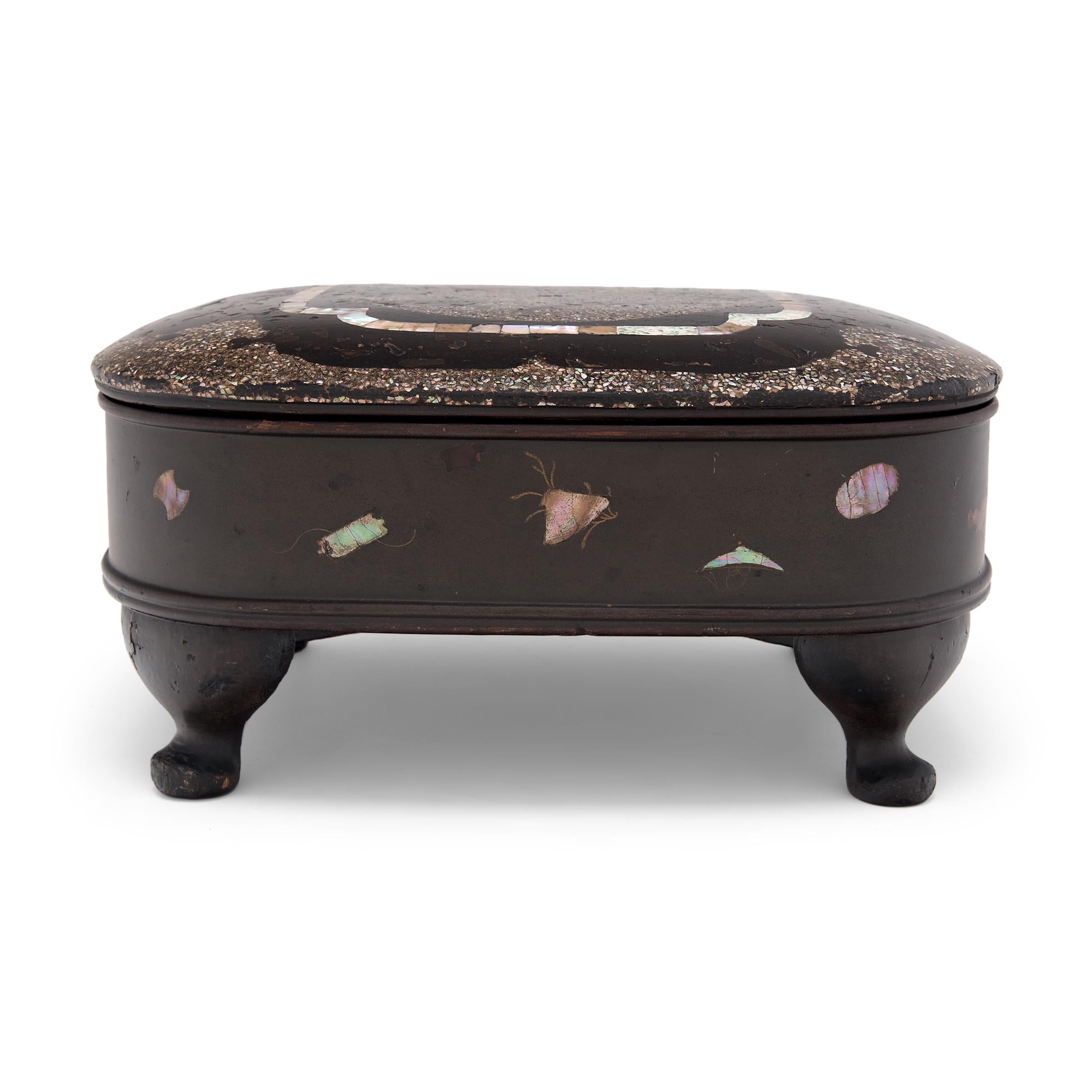 Korean Table Chest with Mother-of-Pearl Inlay, C. 1900 In Good Condition In Chicago, IL