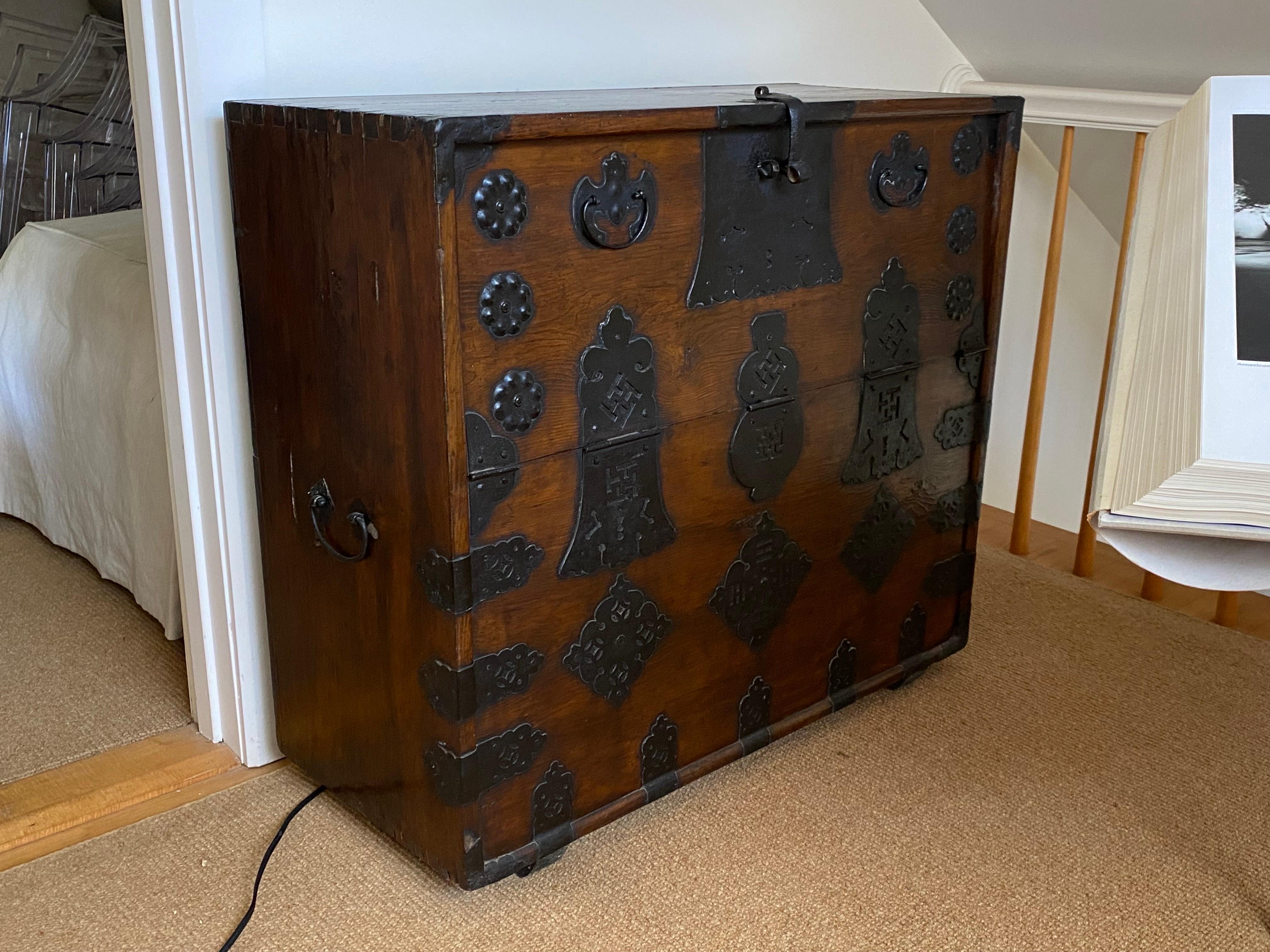 Korean Tansu Elmwood Chest with Iron Hardware, 20th Century For Sale 2