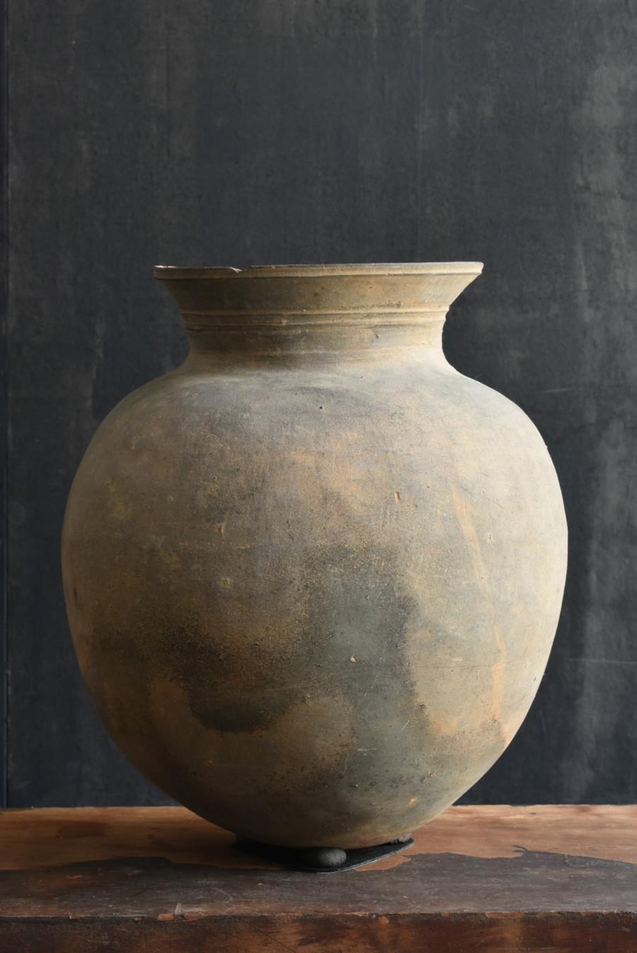 Korean very old baked earthenware jar/Excavation/Large flower vase In Good Condition In Sammu-shi, Chiba