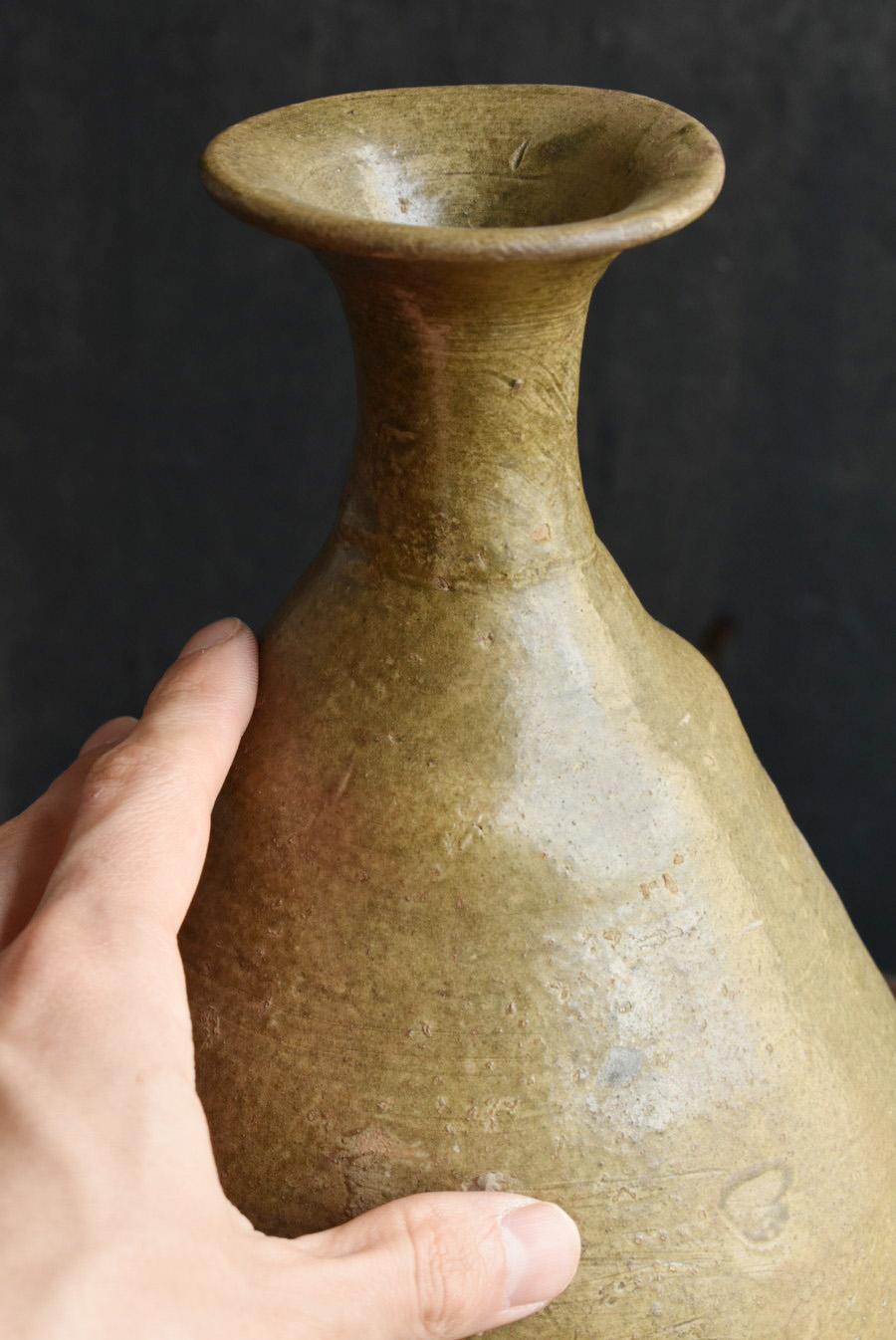 Koreanische sehr alte Keramikvase/10. Jahrhundert bis 14. Jahrhundert/Goryeo Dynasty im Angebot 9