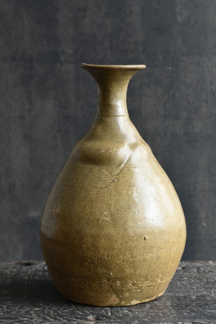 Koreanische sehr alte Keramikvase/10. Jahrhundert bis 14. Jahrhundert/Goryeo Dynasty (18. Jahrhundert und früher) im Angebot