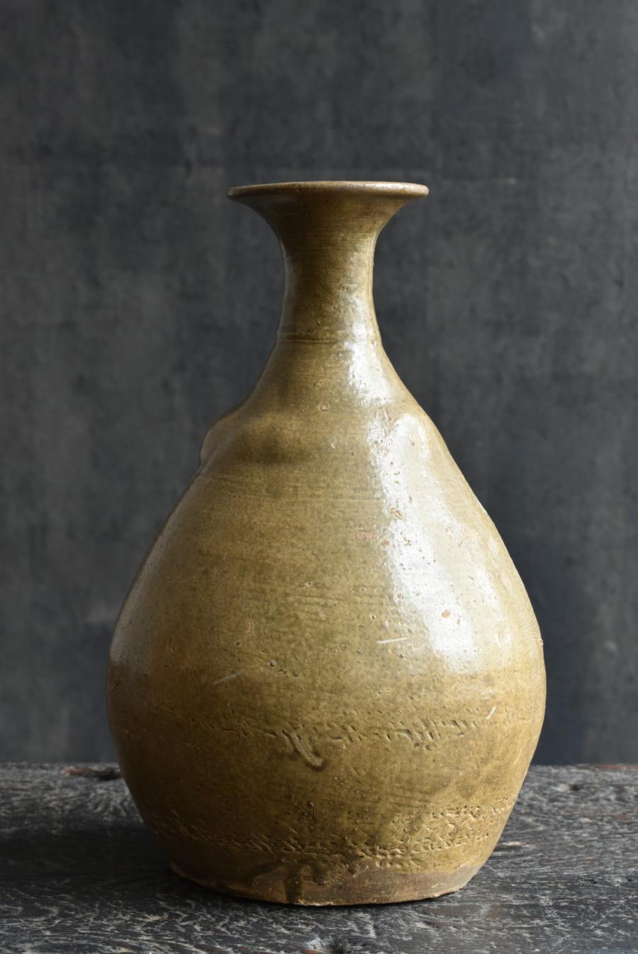 Koreanische sehr alte Keramikvase/10. Jahrhundert bis 14. Jahrhundert/Goryeo Dynasty (Töpferwaren) im Angebot