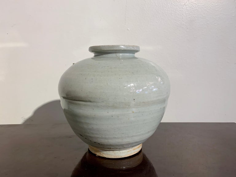 Korean White Glazed Jar, Joseon Dynasty, 18th Century, Korea In Good Condition For Sale In Austin, TX