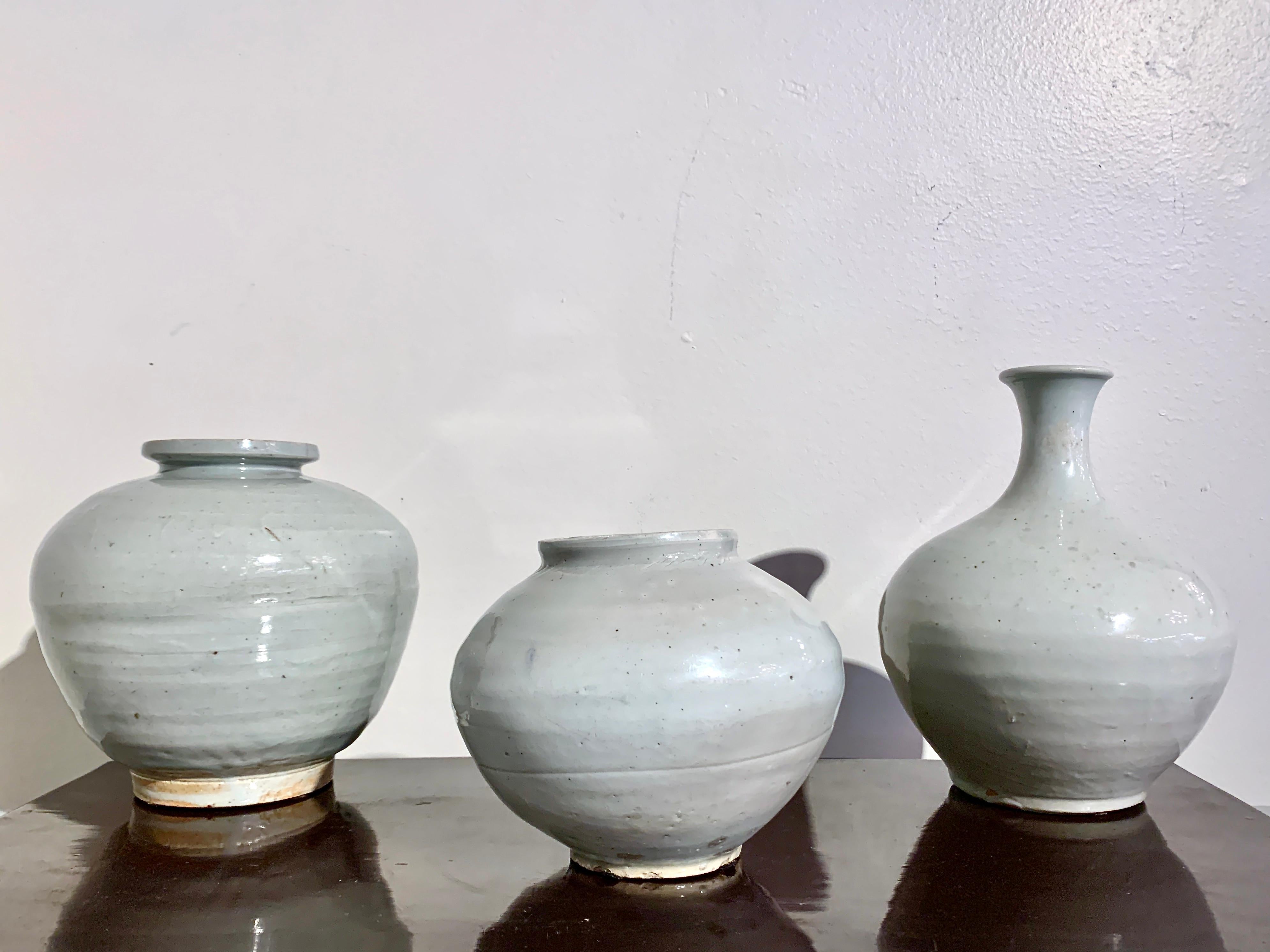 Korean White Glazed Porcelain Bottle Vase, Joseon Dynasty, 19th Century, Korea For Sale 5