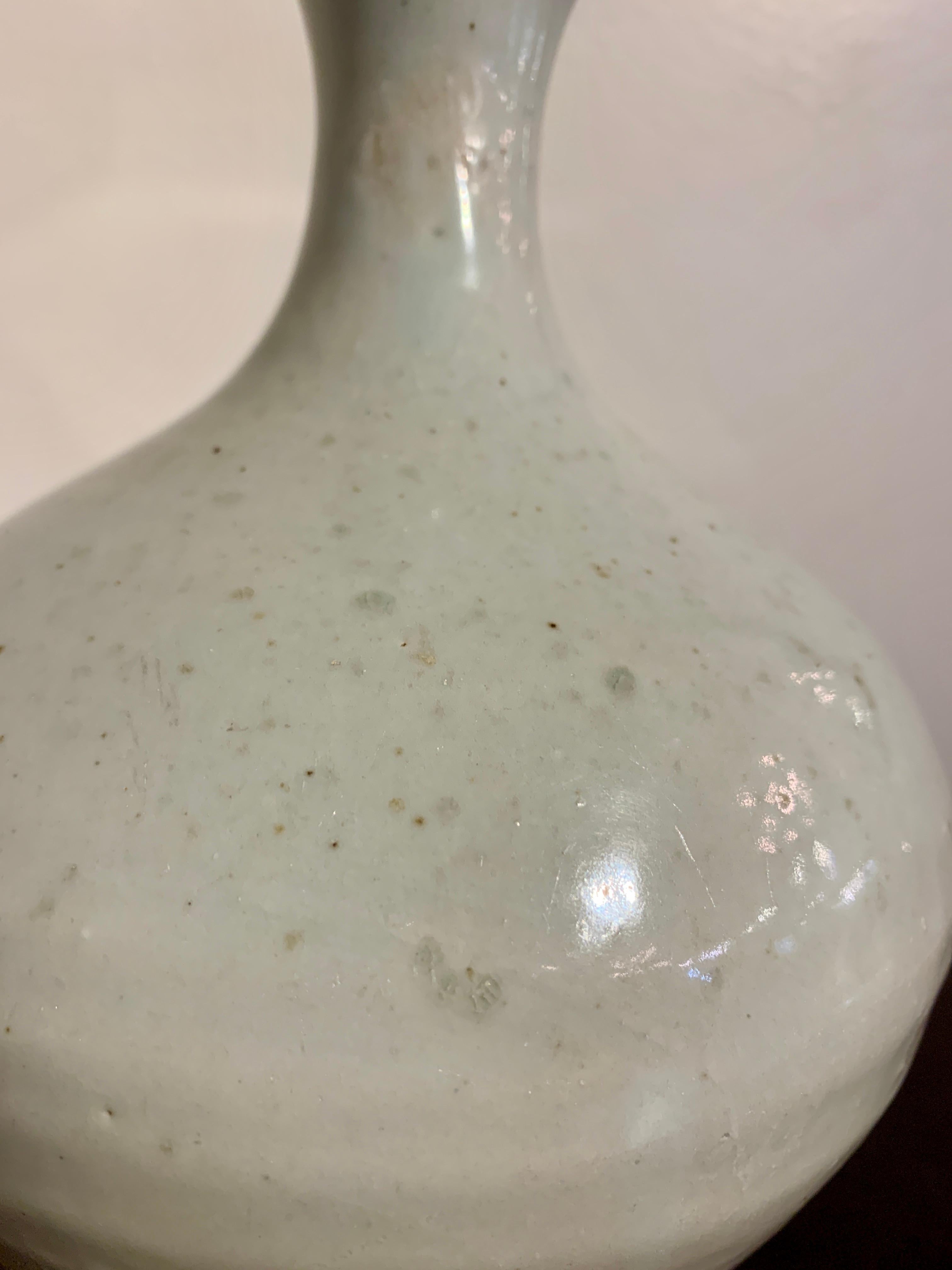 Korean White Glazed Porcelain Bottle Vase, Joseon Dynasty, 19th Century, Korea For Sale 2