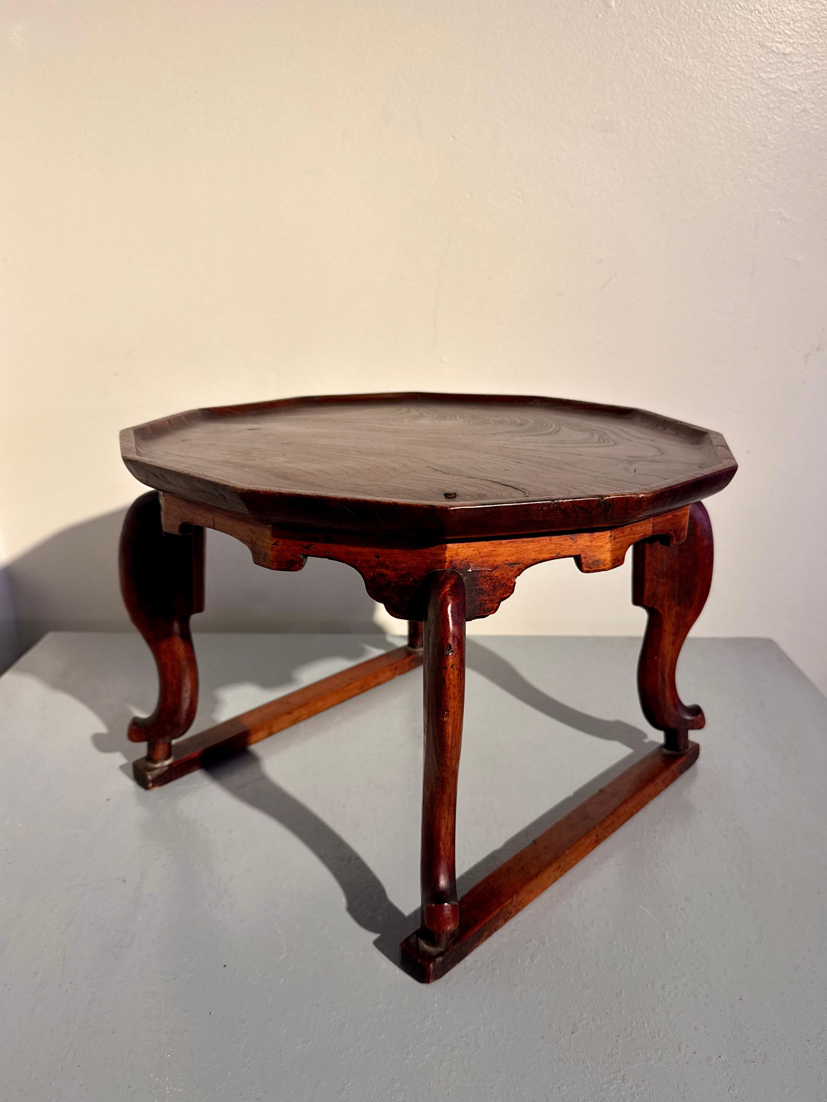 An elegant Korean serving tray / personal dining table, carved and joined zelkova (keyaki) wood, Joseon Dynasty, mid 19th century, Korea.

The elegant and sturdy tray table, known as a soban in Korea, features a twelve sided top with a raised and