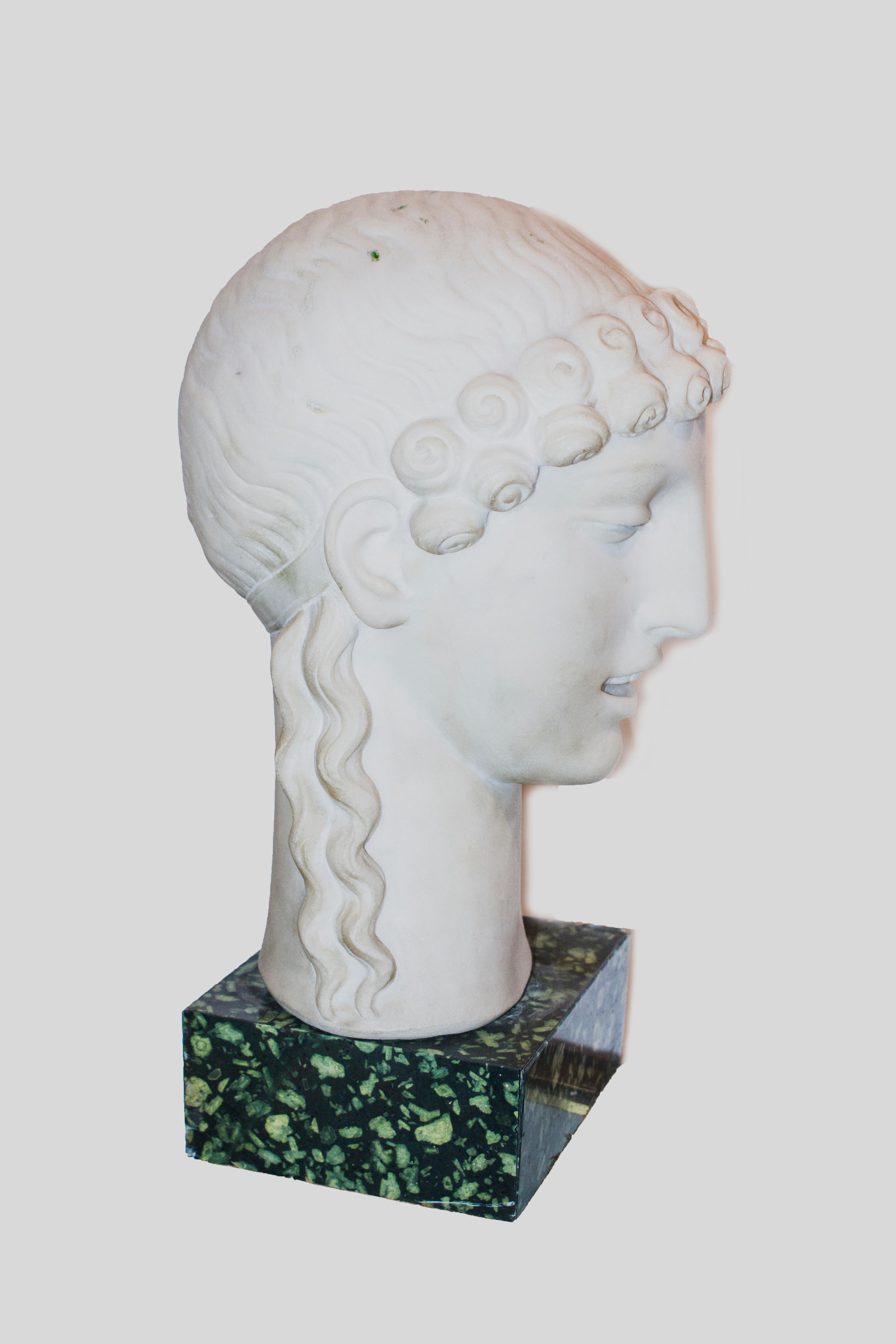 Marble sculpture representing two Kore’s head with a serpentine marble bottom. Both signed behind the head by D’Antino.
Nicola D'Antino was an Italian sculptor and was a student and friend of Francesco Paolo Michetti. He attended the Academy of