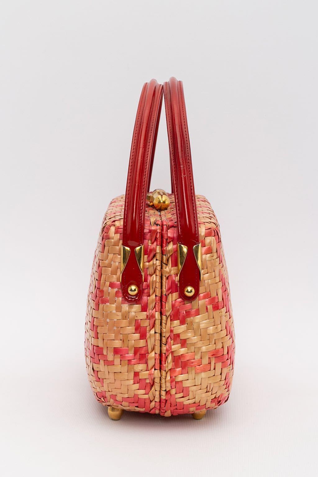 KORET - Rigid bag made of wicker and leather handle.

Condition:
Good condition. The clasp is a bit discoloured.

Measurements:
Width: 24 cm approx (9,45 in) - Height: 16 cm (6,3 in) - Depth: 11 cm (4,33 in) - Handle: 43 cm (16,93 in)

SKU:S1103
