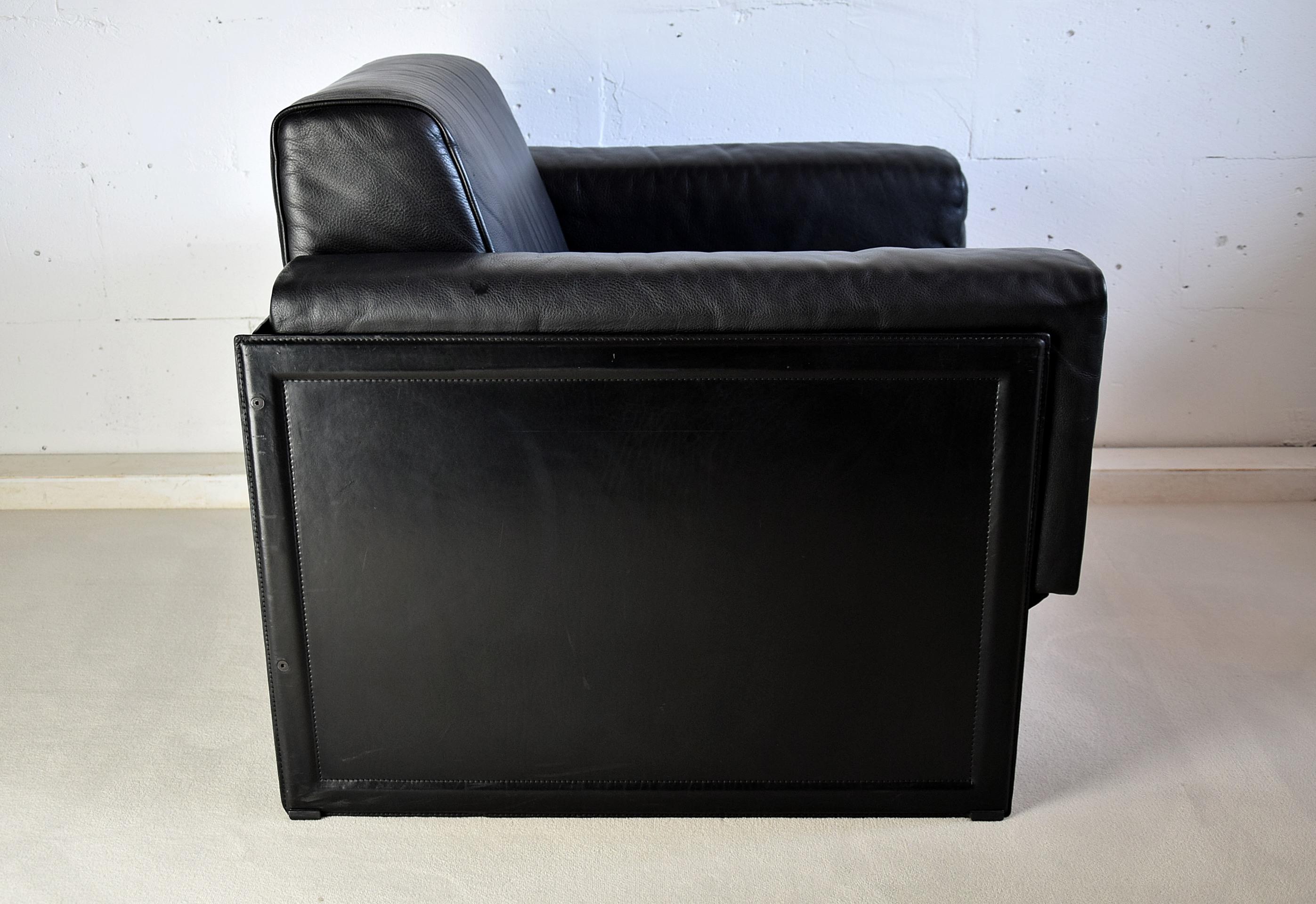 Pair of Korium Black Leather Lounge Chairs by Tito Agnoli for Matteo Grassi In Good Condition For Sale In Weesp, NL