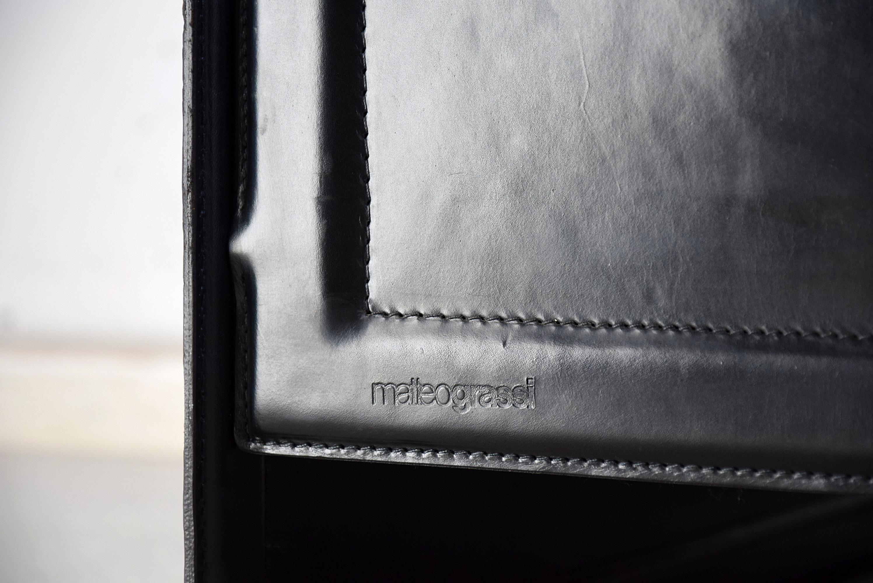 Paar Korium-Loungesessel aus schwarzem Leder von Tito Agnoli für Matteo Grassi im Angebot 5