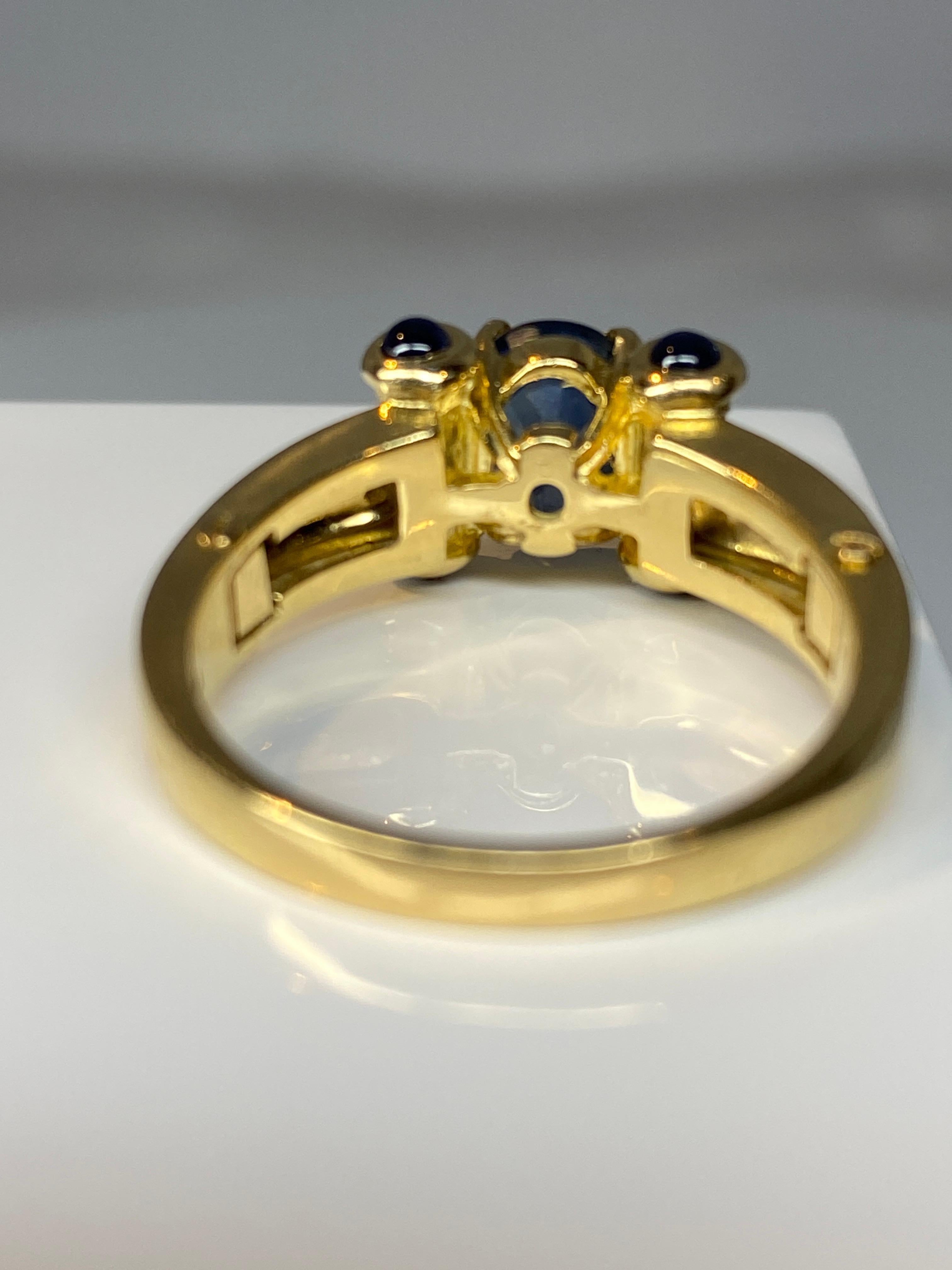 KORLOFF Ring aus 18 Karat Gold: Saphire, Diamanten, blaue Emaille im Zustand „Gut“ im Angebot in VERSAILLES, FR