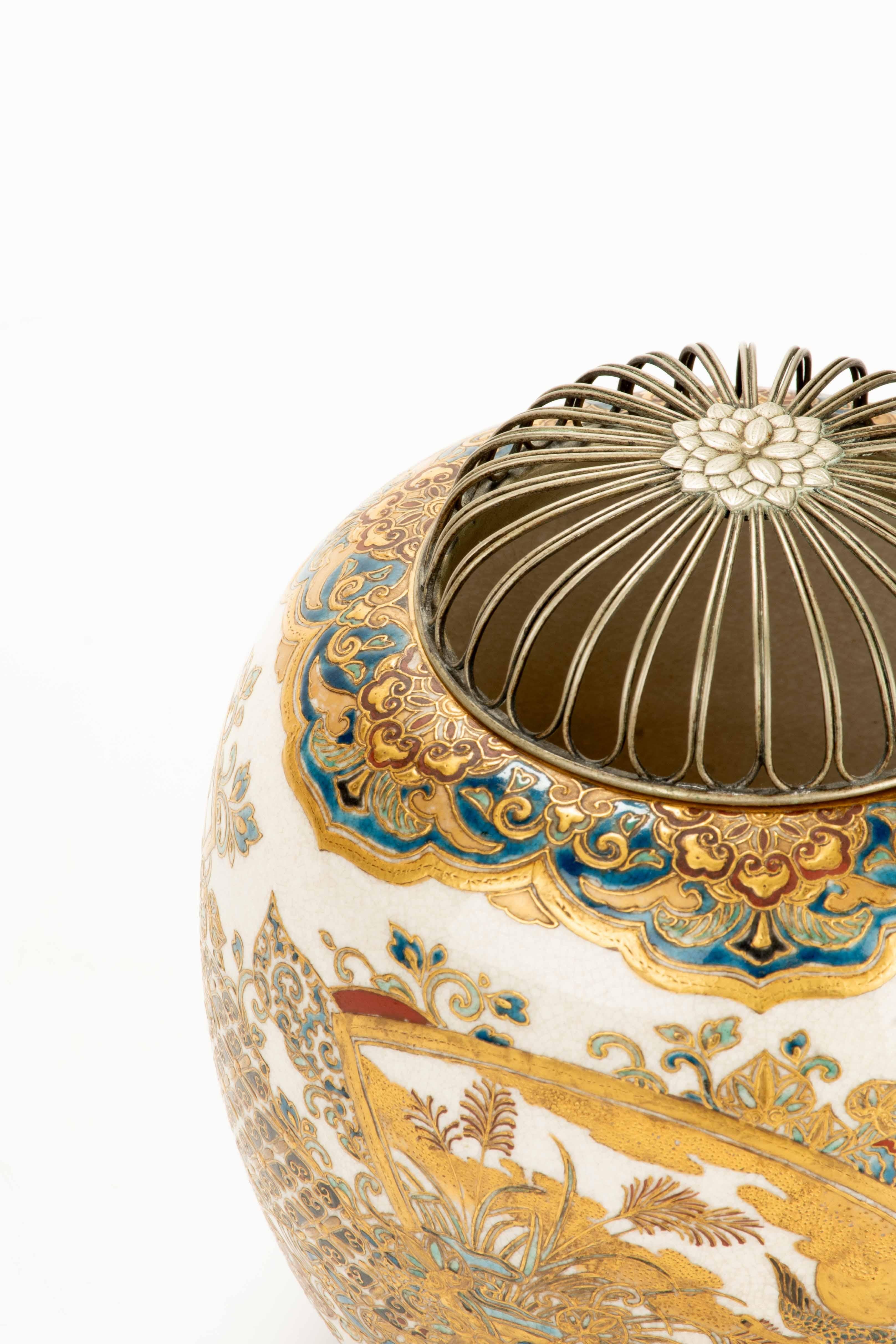 19th Century Koro gosu blu Satsuma impreziosito da dettagli naturalistici in vendita