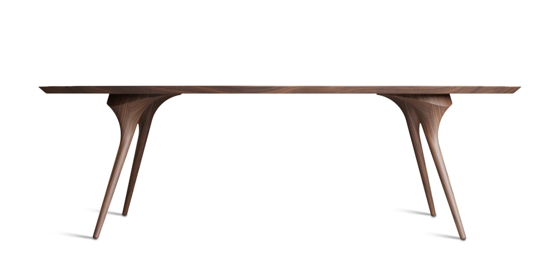 In a reconnection with the sense of community, Alma de Luce presents the Korowai Dining table. This table in solid walnut wood and white estremoz marble has an elegant style with sculptural features like houses built more than thirty meters from the