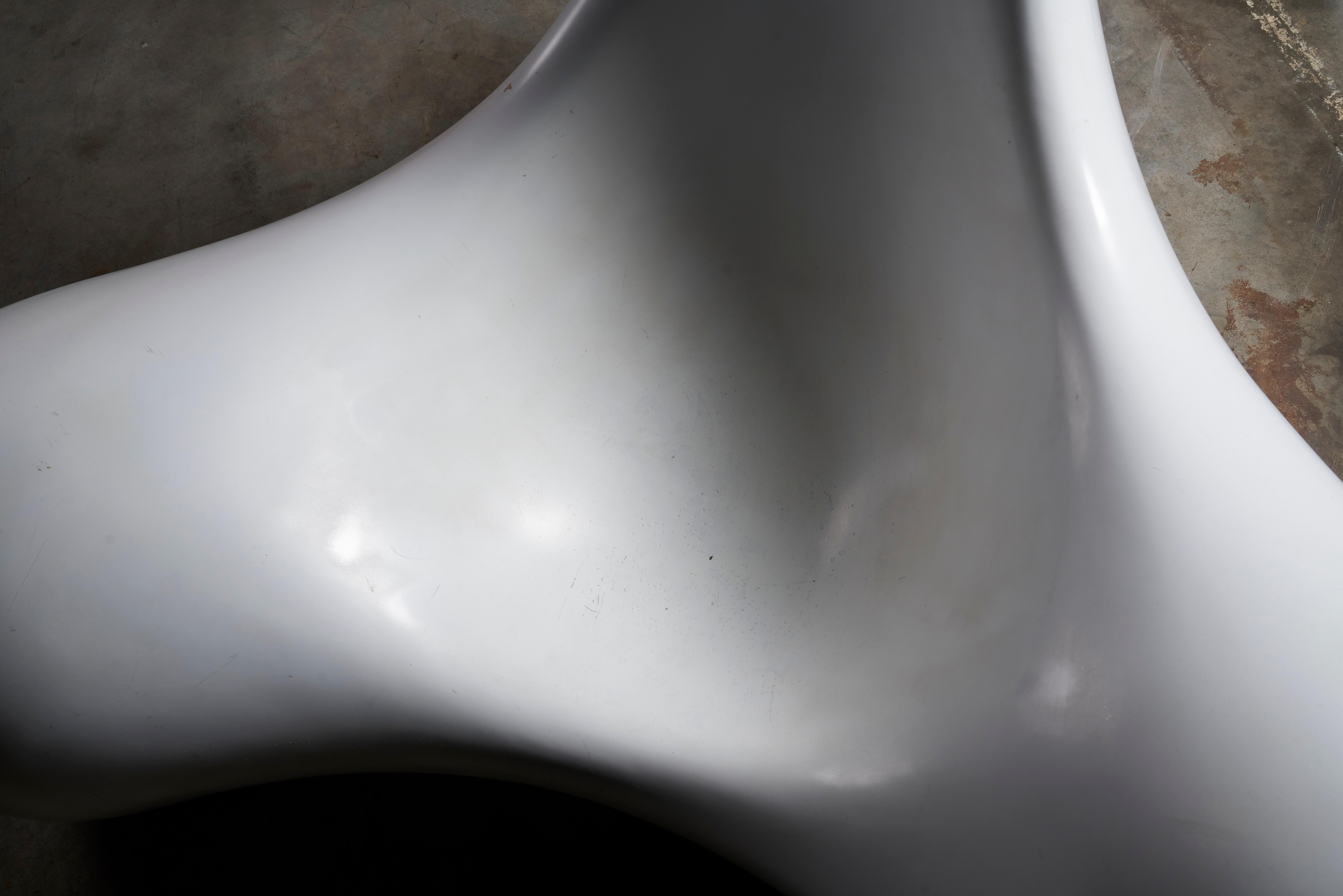 Kortekaas Chair in White Fiberglass For Sale 3