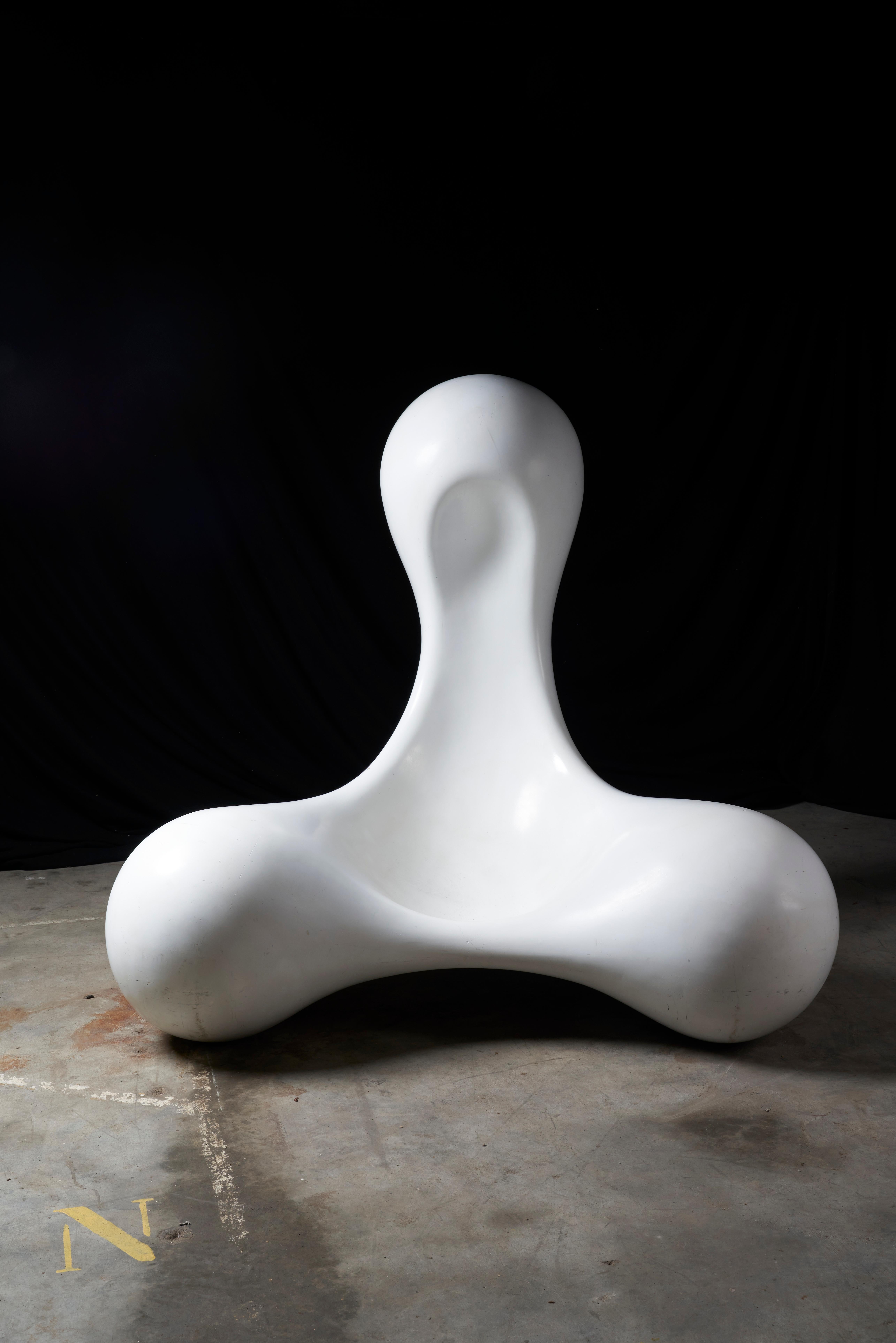 Post-Modern Kortekaas Chair in White Fiberglass For Sale