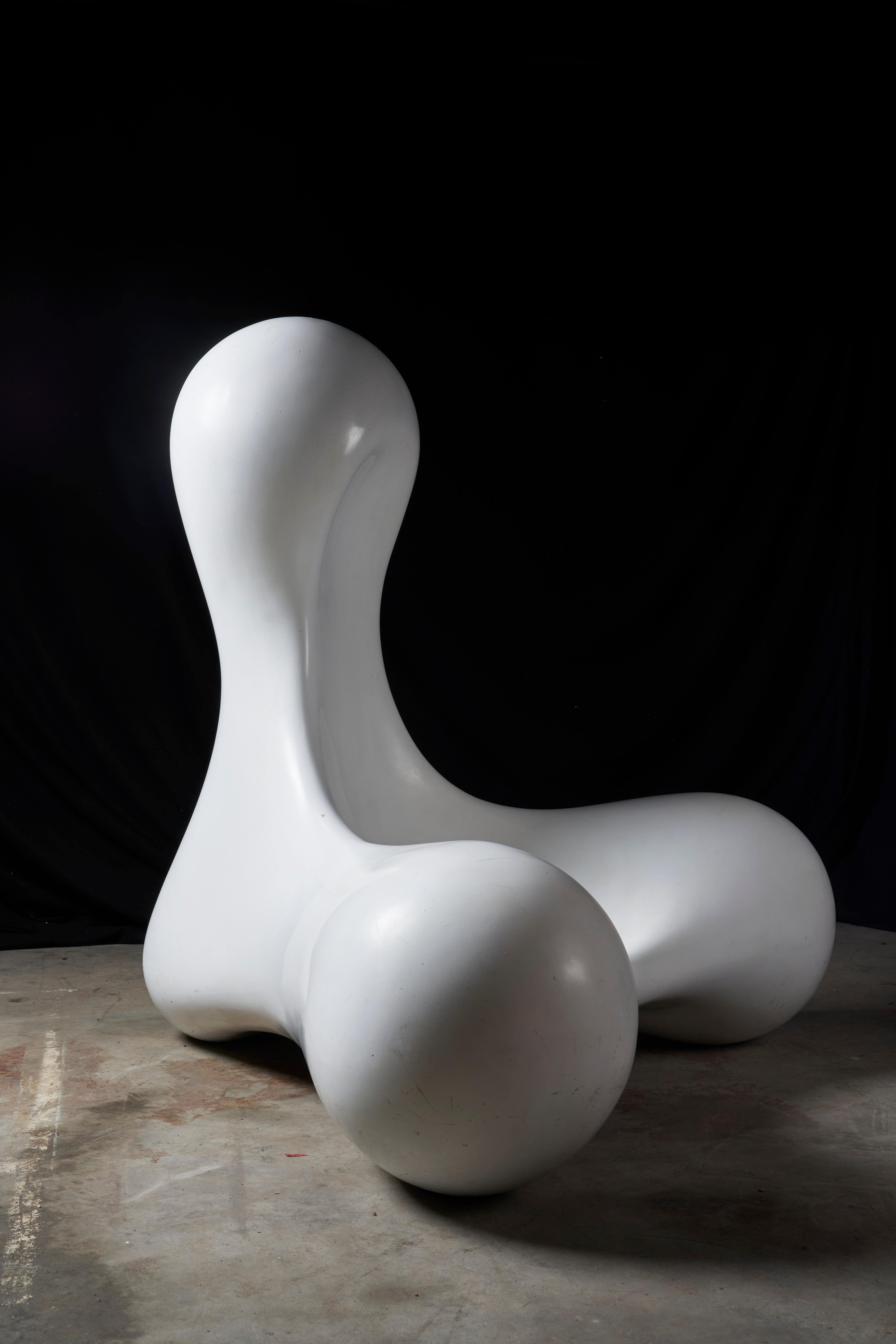 Kortekaas Chair in White Fiberglass In Good Condition For Sale In Mortsel, BE