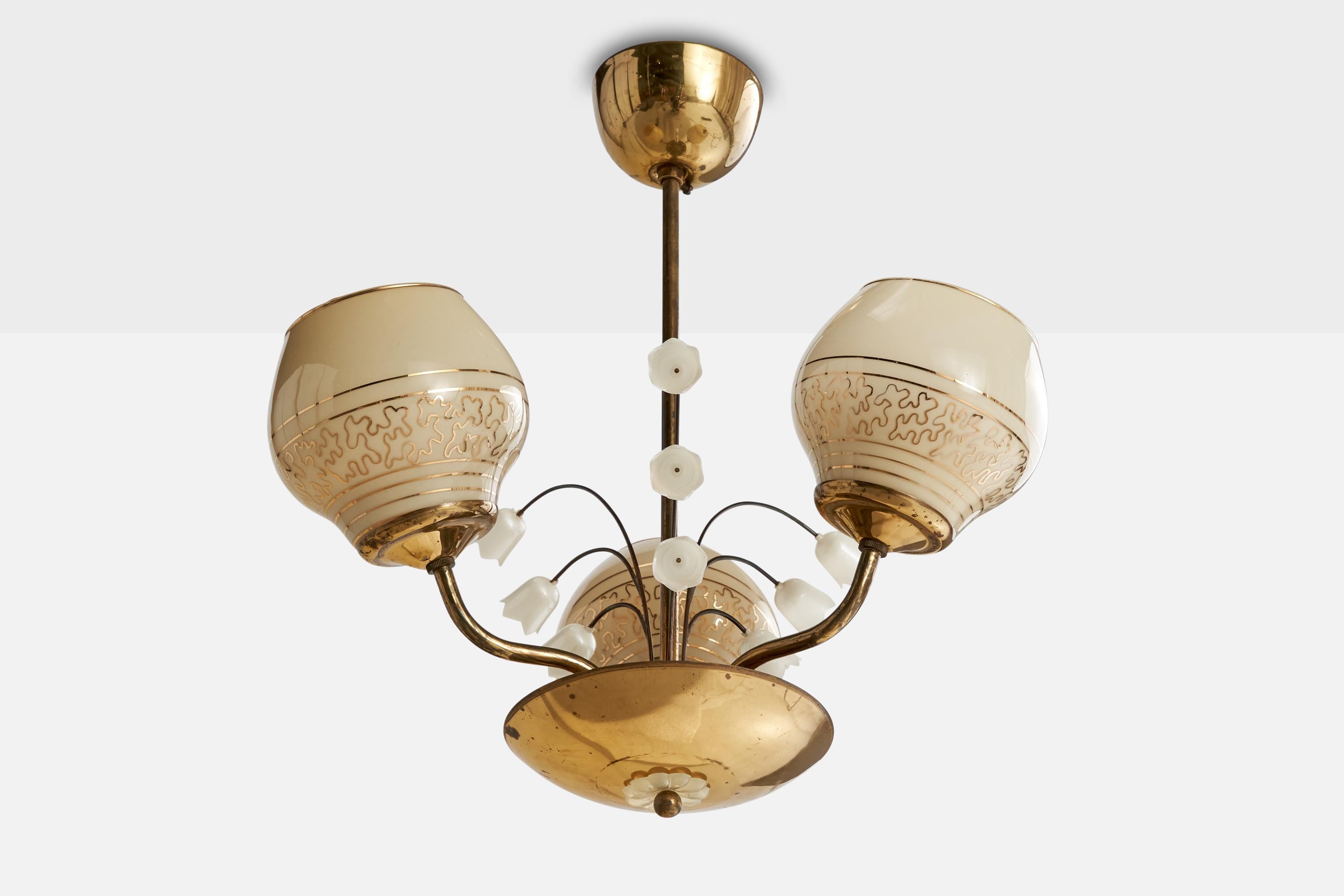 Lampadario in ottone, acrilico e vetro opalino dorato prodotto da Korumo, Finlandia, anni '40 circa.

Dimensioni complessive (pollici): 18