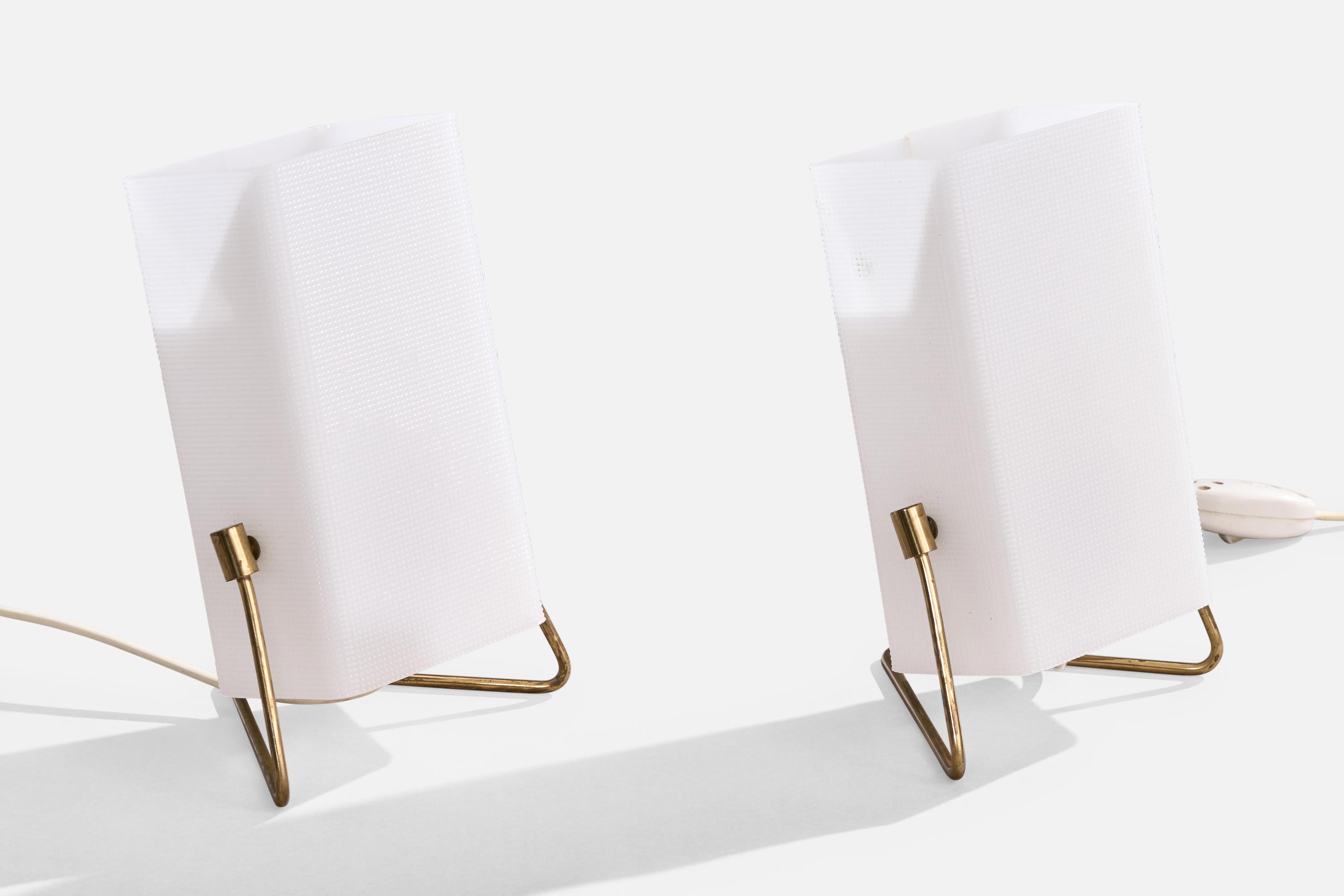 Korumo, Table Lamps, Brass, Acrylic, Finland, 1950s In Good Condition For Sale In High Point, NC