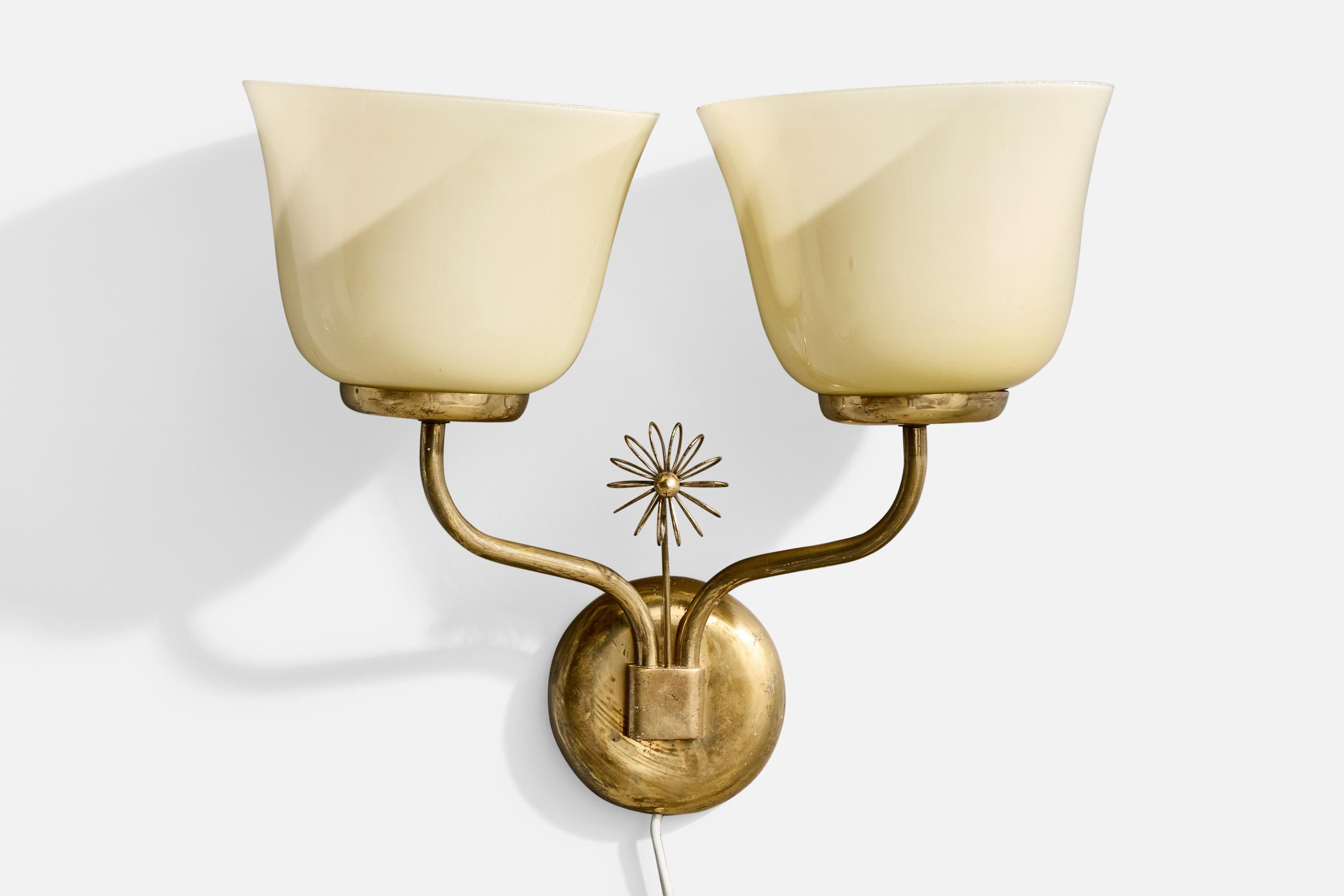 A brass and cream-colored opaline glass wall light produced by Korumo, Finland, c. 1950s.

Overall Dimensions (Inches): 11.5
