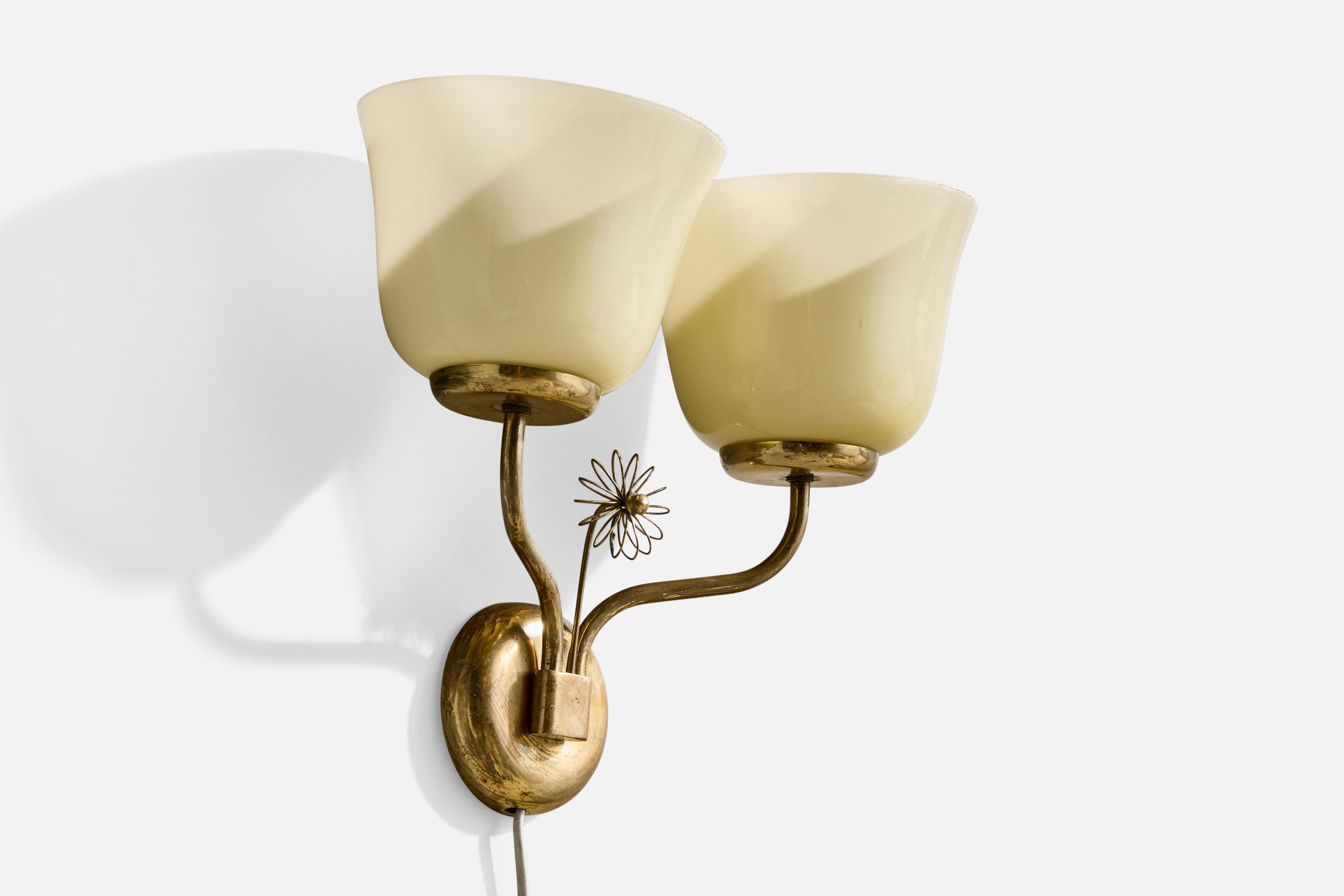 Korumo, Wandleuchte, Messing, Glas, Finnland, 1950er Jahre (Moderne der Mitte des Jahrhunderts) im Angebot