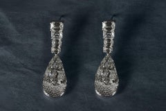 Orecchini a goccia con diamanti Kosiche in oro bianco 18 carati di Maria Jose Jewelry