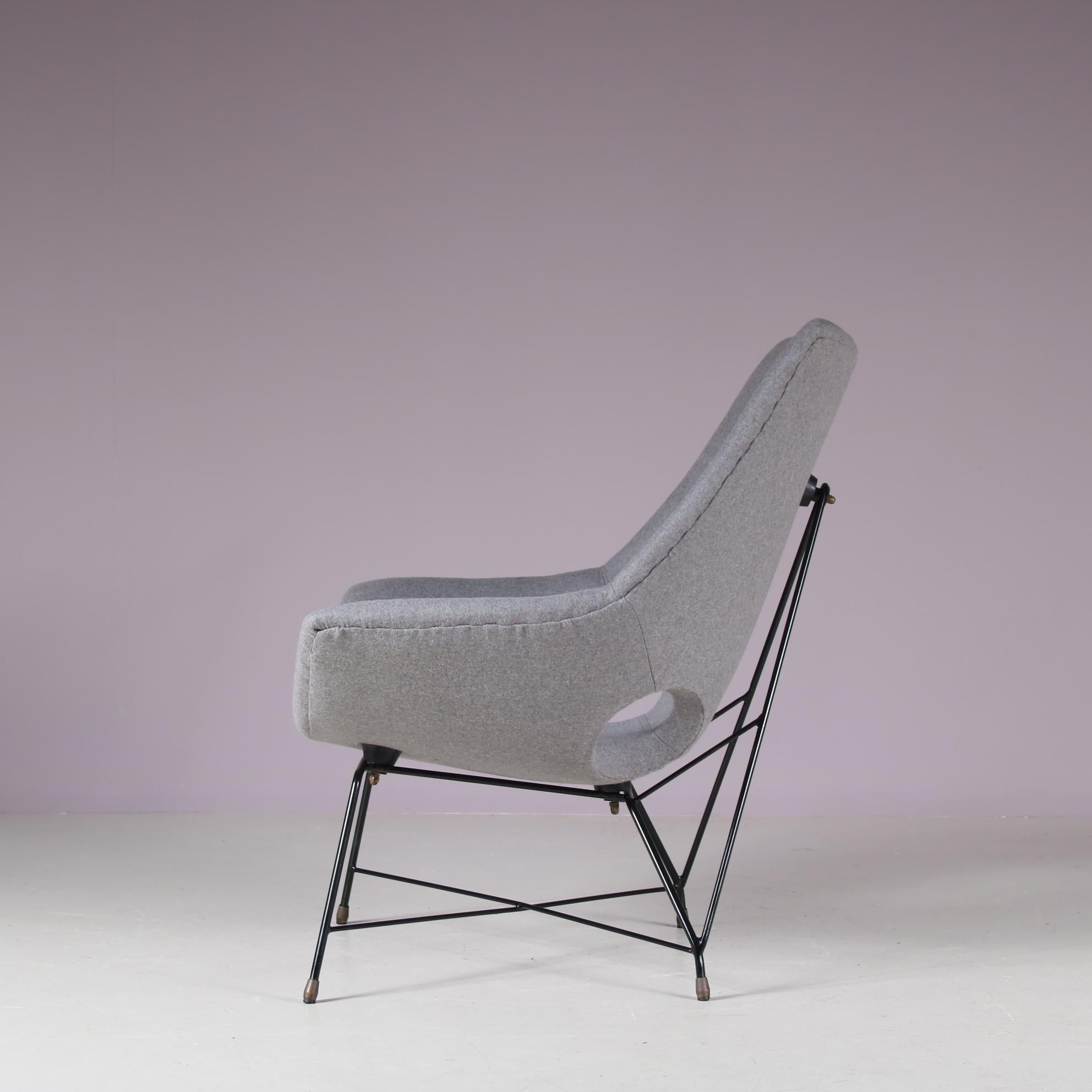“Kosmos” Lounge Chair by Augusto Bozzi for Saporiti, Italy 1950 In Good Condition For Sale In Amsterdam, NL