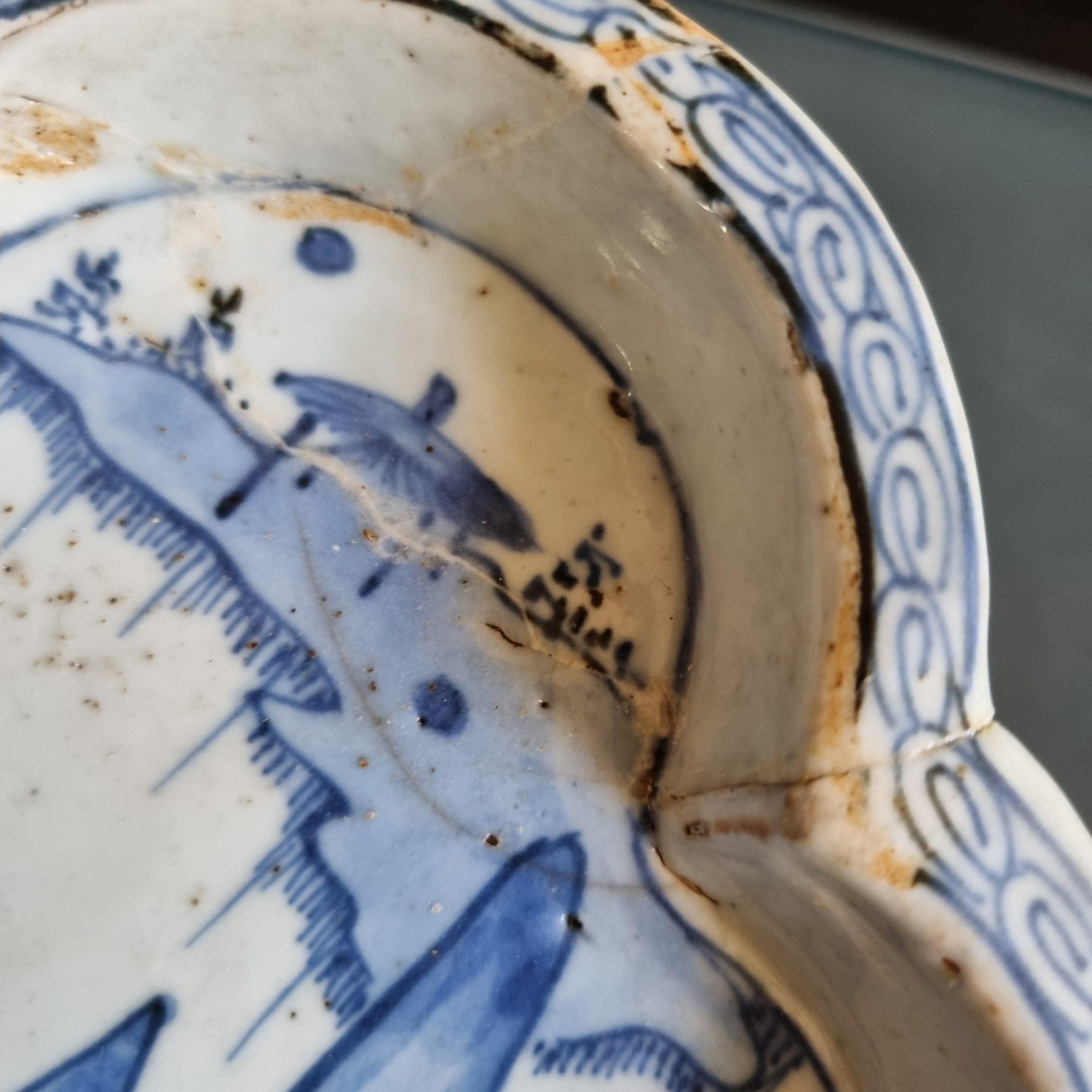 Plat de service Kosometsuke en porcelaine chinoise ancienne de la dynastie Ming datant du 17e siècle en vente 10