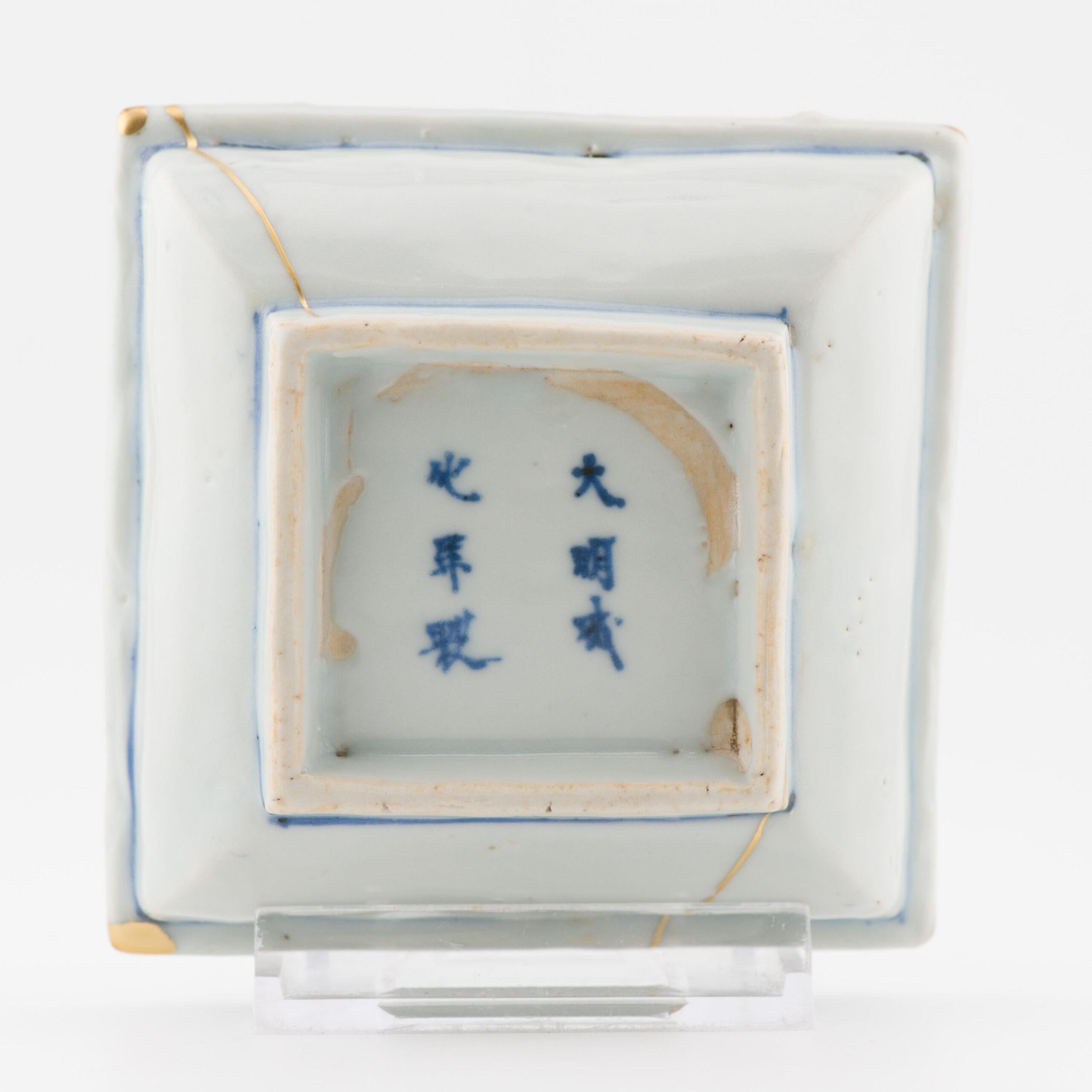 Kosometsuke Antique Chinese Porcelain 17c Ming Dynasty serving dish Kintsugi In Good Condition In Amsterdam, Noord Holland