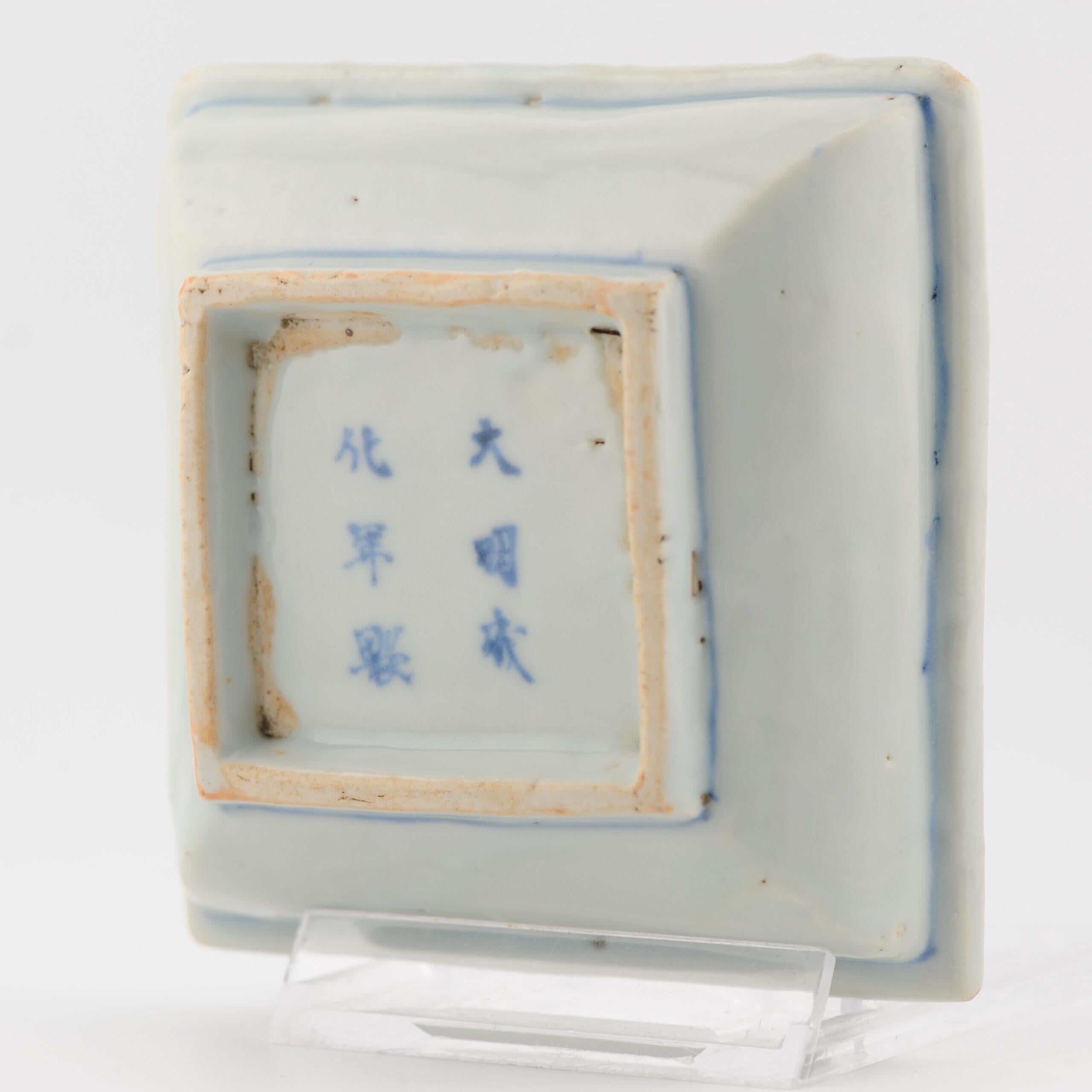 Kosometsuke Antique Chinese Porcelain 17c Ming Dynasty serving dish LOTUS In Good Condition In Amsterdam, Noord Holland