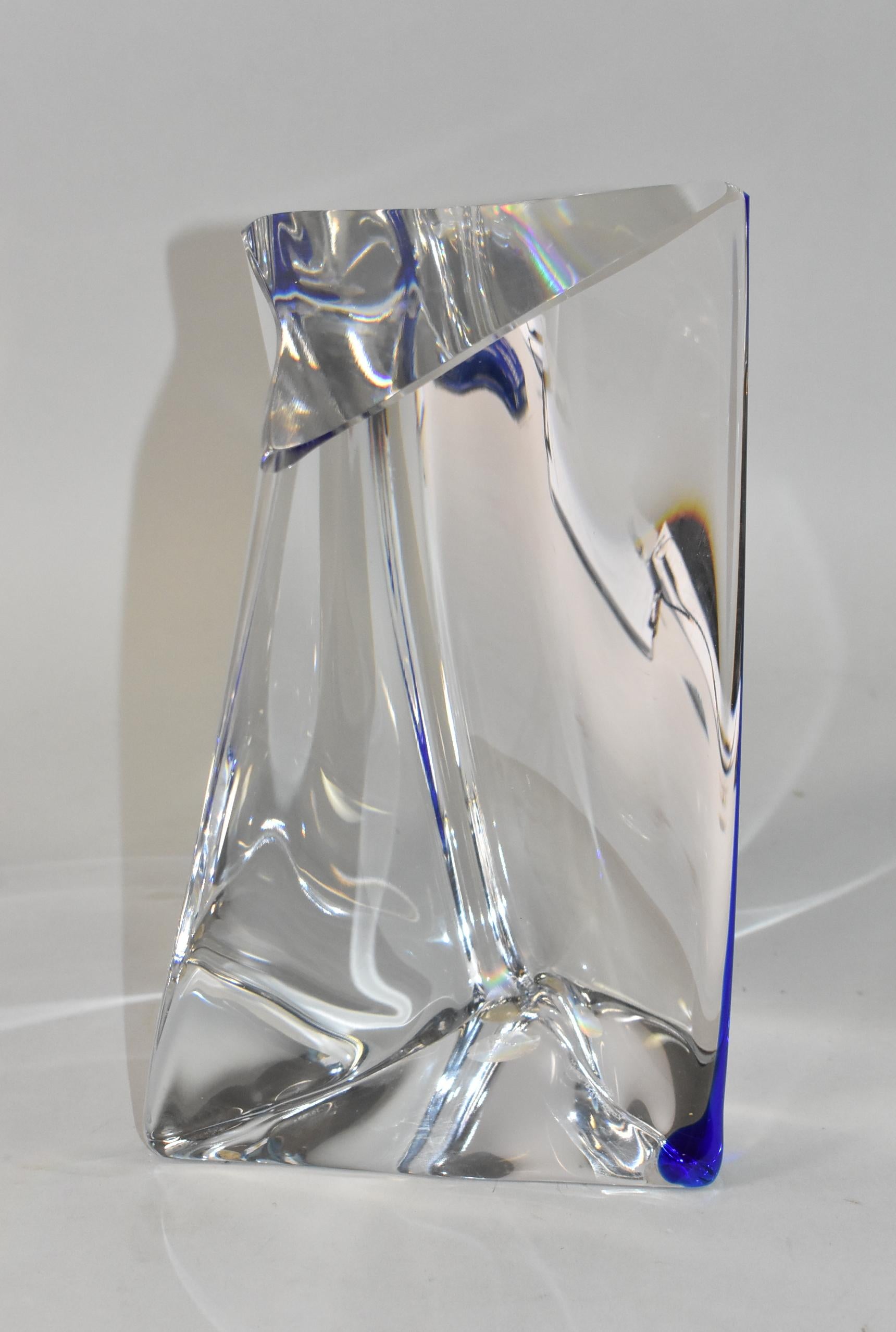 XX secolo Scultura in vetro artistico di Kosta Boda Ann Walff, trasparente con blu in vendita