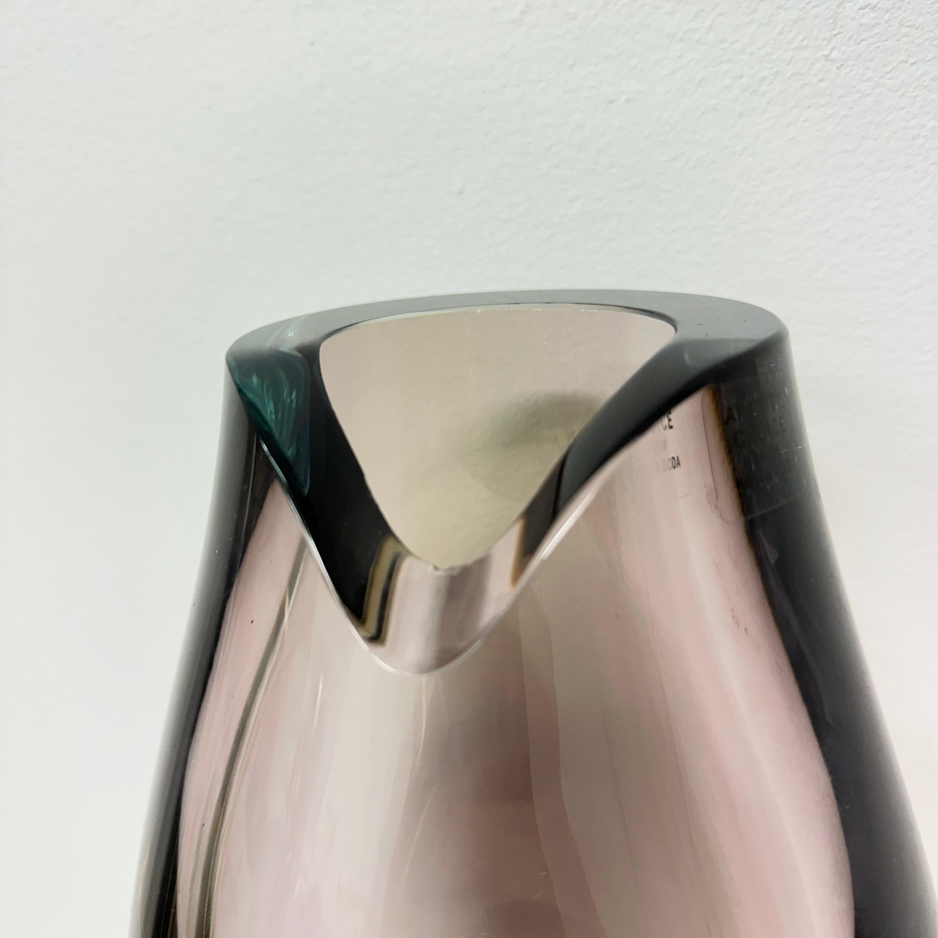 Mid-Century moderno Vaso in vetro artistico Kosta Boda 