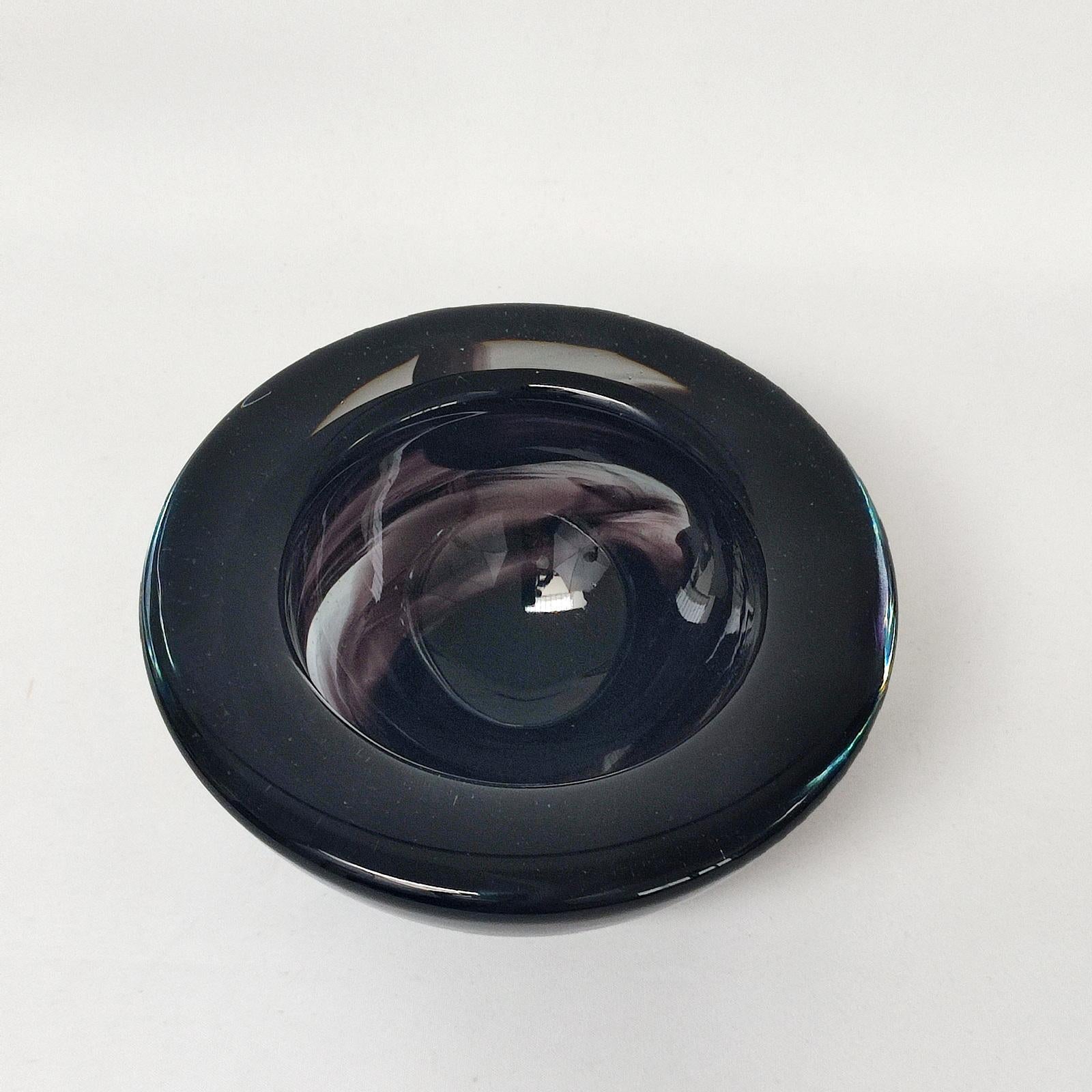 Kosta Boda Grand bol noir Design/One Anna Ehrner en vente 1