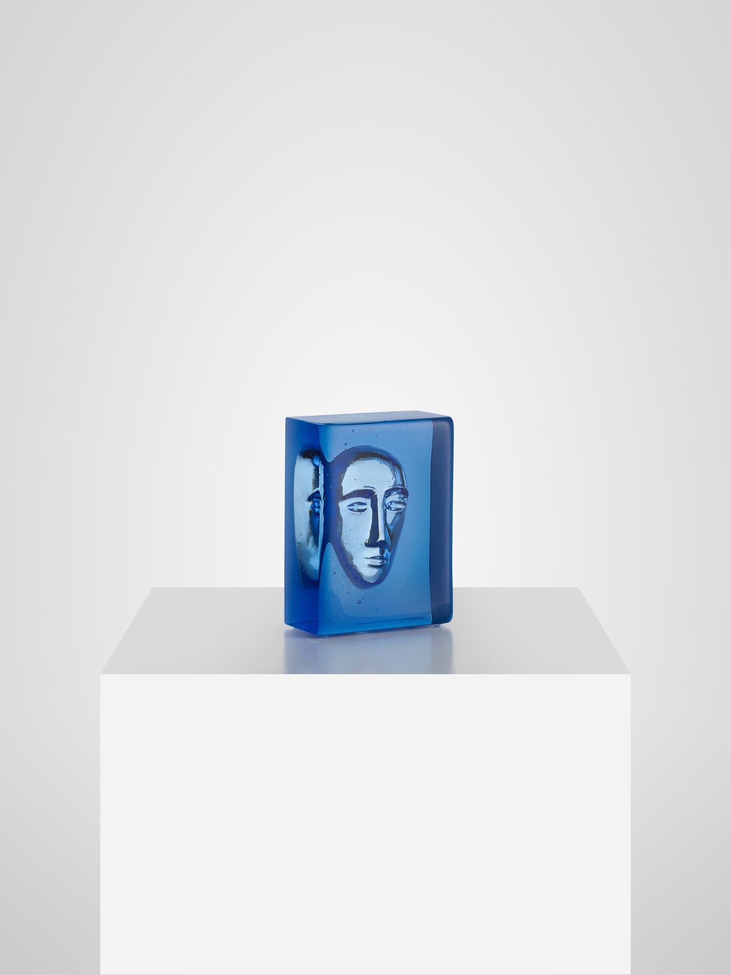 The renowned Swedish glass artist Bertil Vallien has created Azur Man. It is an exclusive art object in blue glass, cast in a charcoal mold, with an imprint of a face. The face is a recurring Bertil Vallien motif – one of his signatures, often seen