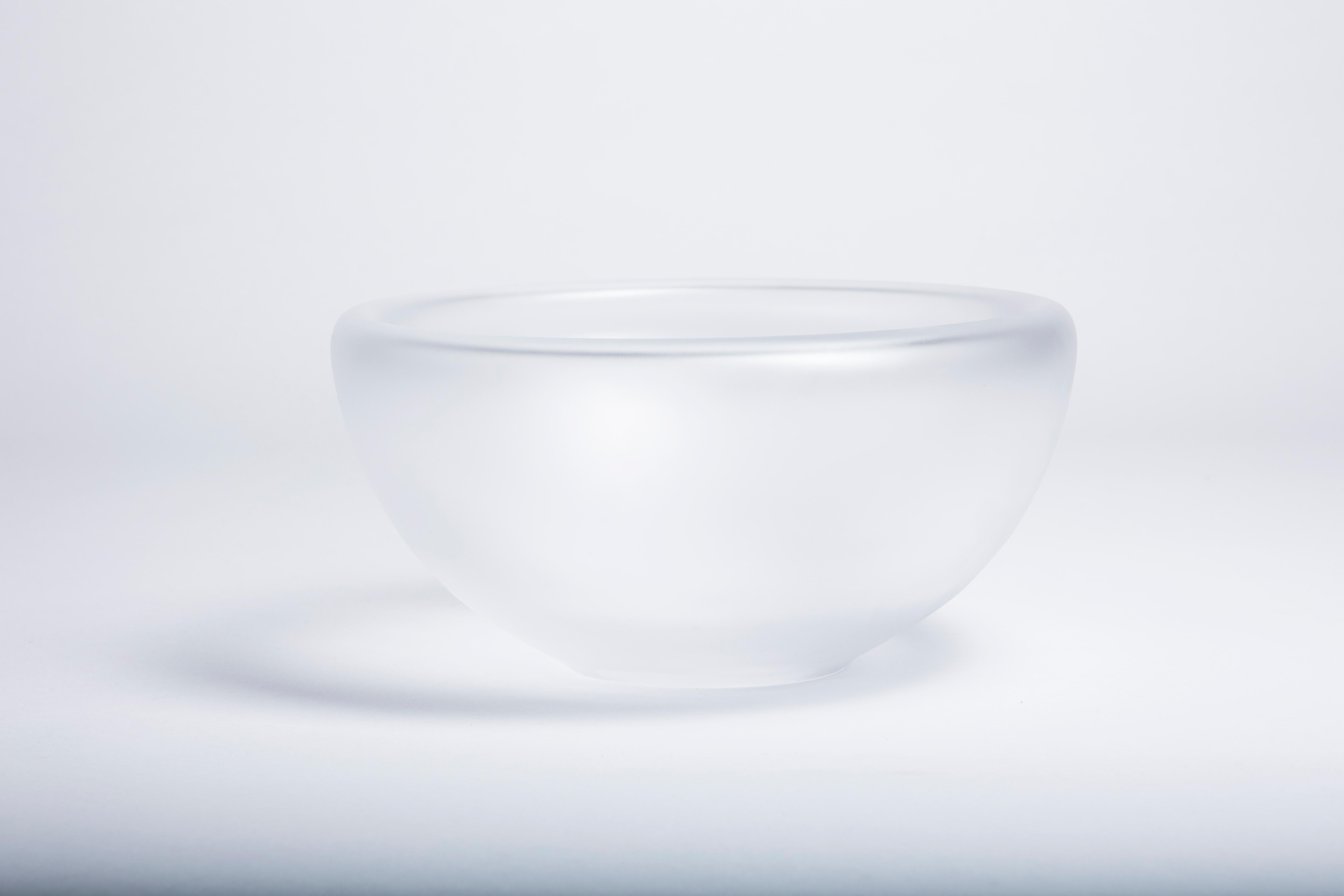 The innovative glass artist Bertil Vallien has created an extraordinary object based on the expression of his original Beans collection – Beans Bowl. To create the bowl-like shape, the glassblower blows the glass outwards and then draws it in while