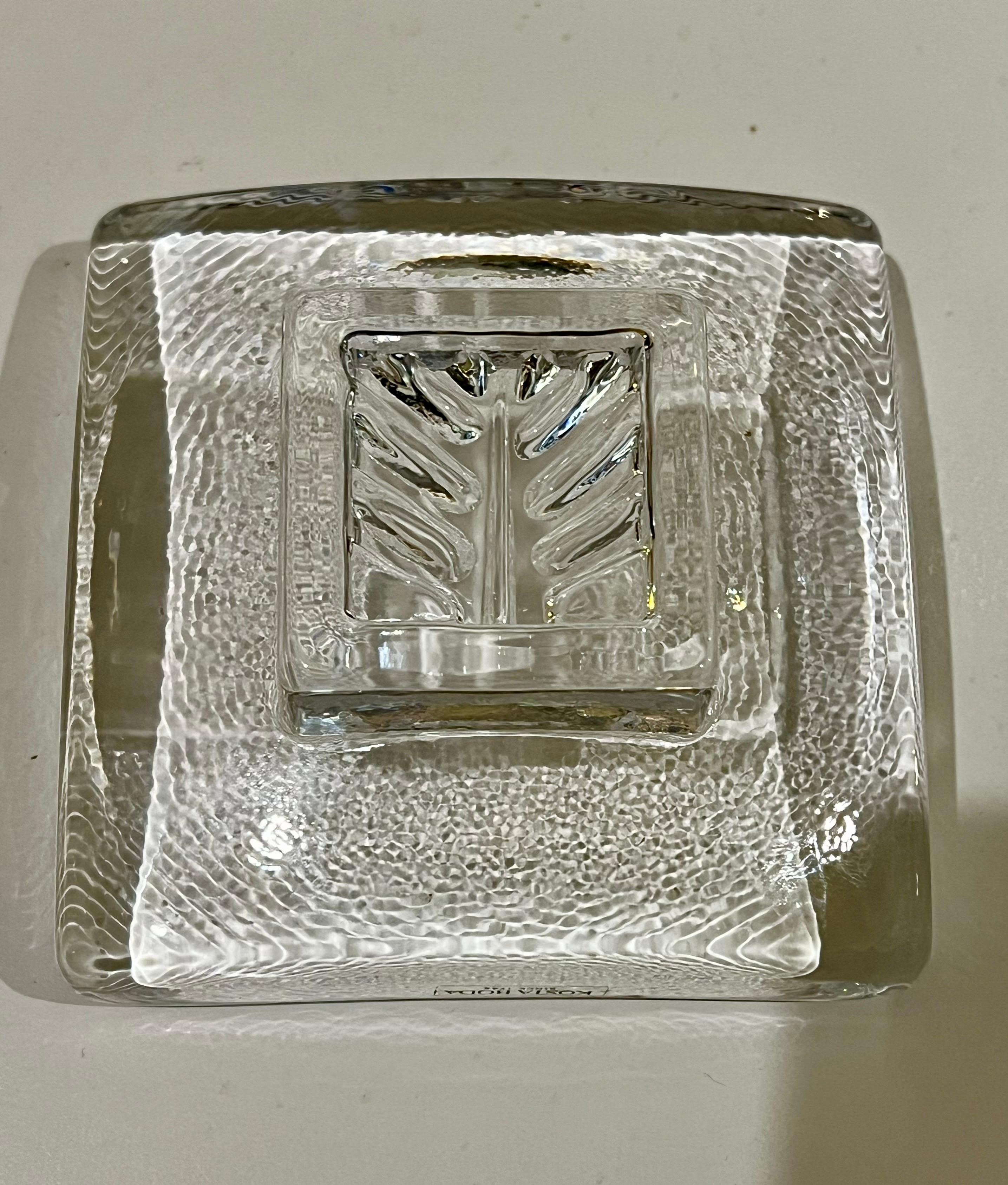 Kosta Boda Bertil Vallien Plato de cristal serie Día de Suecia T1210 Sueco en venta