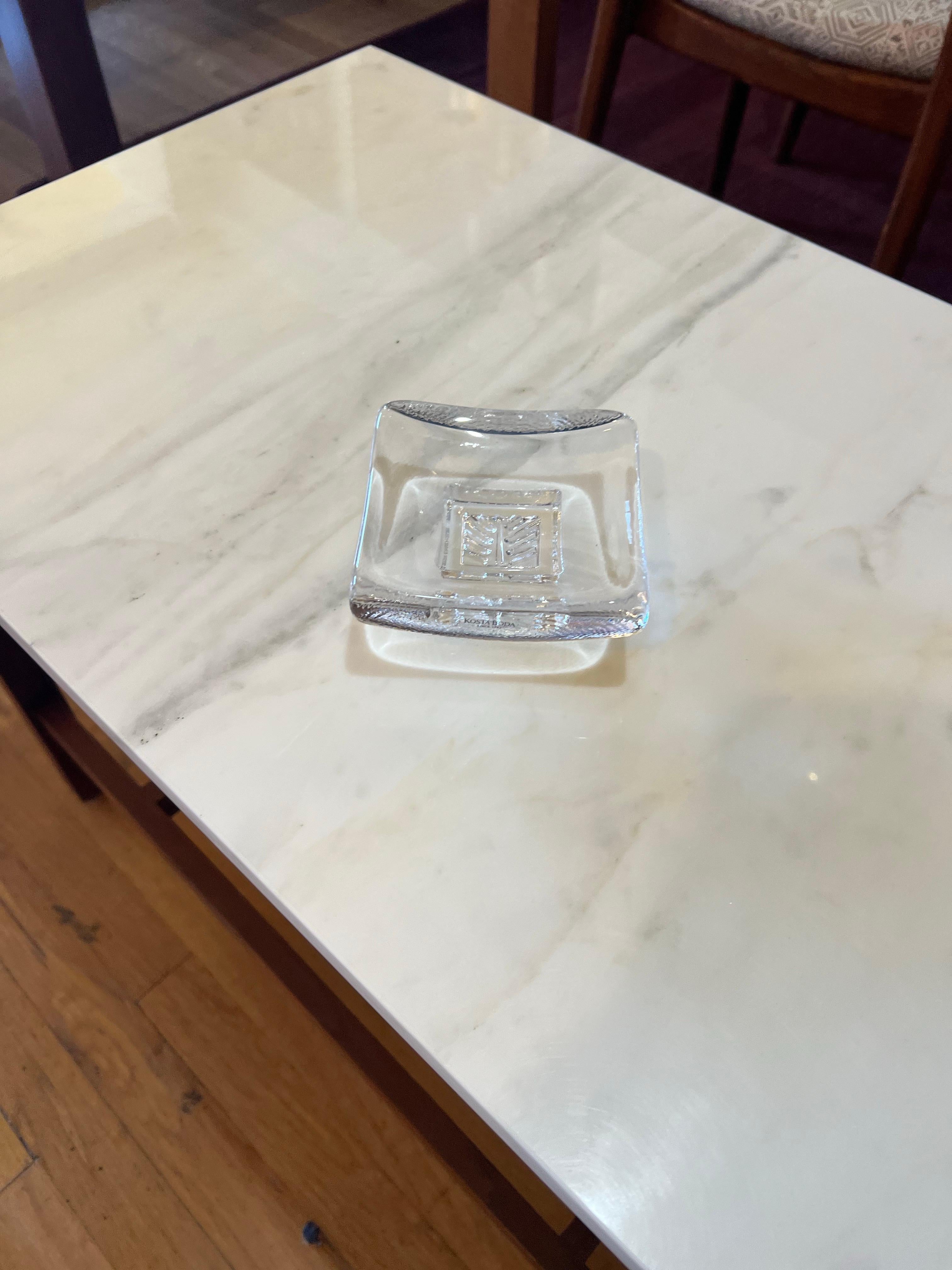 Kosta Boda Bertil Vallien Plato de cristal serie Día de Suecia T1210 en Excelente estado para la venta en San Diego, CA