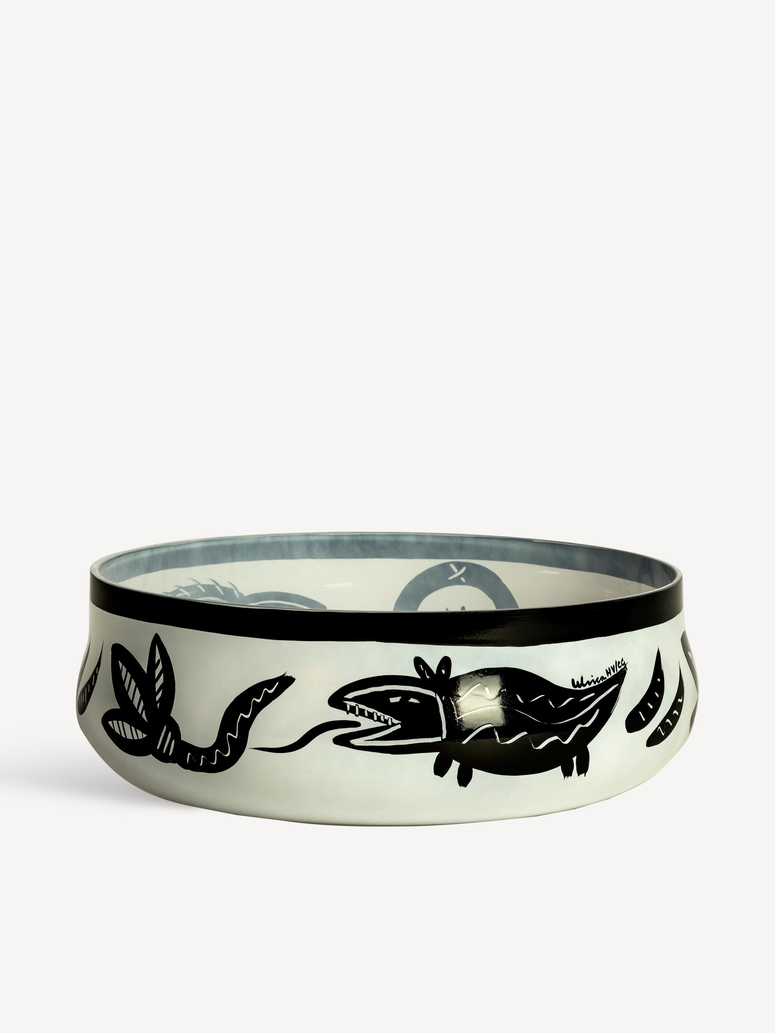 Caramba from Kosta Boda is inspired by Mexico. “¡Ay, caramba!” is a bold statement that contributes to the power of the hand-painted black details on this mouth-blown dish: slithering snakes, jumping fish, and wildly blossoming flowers. The bowl is