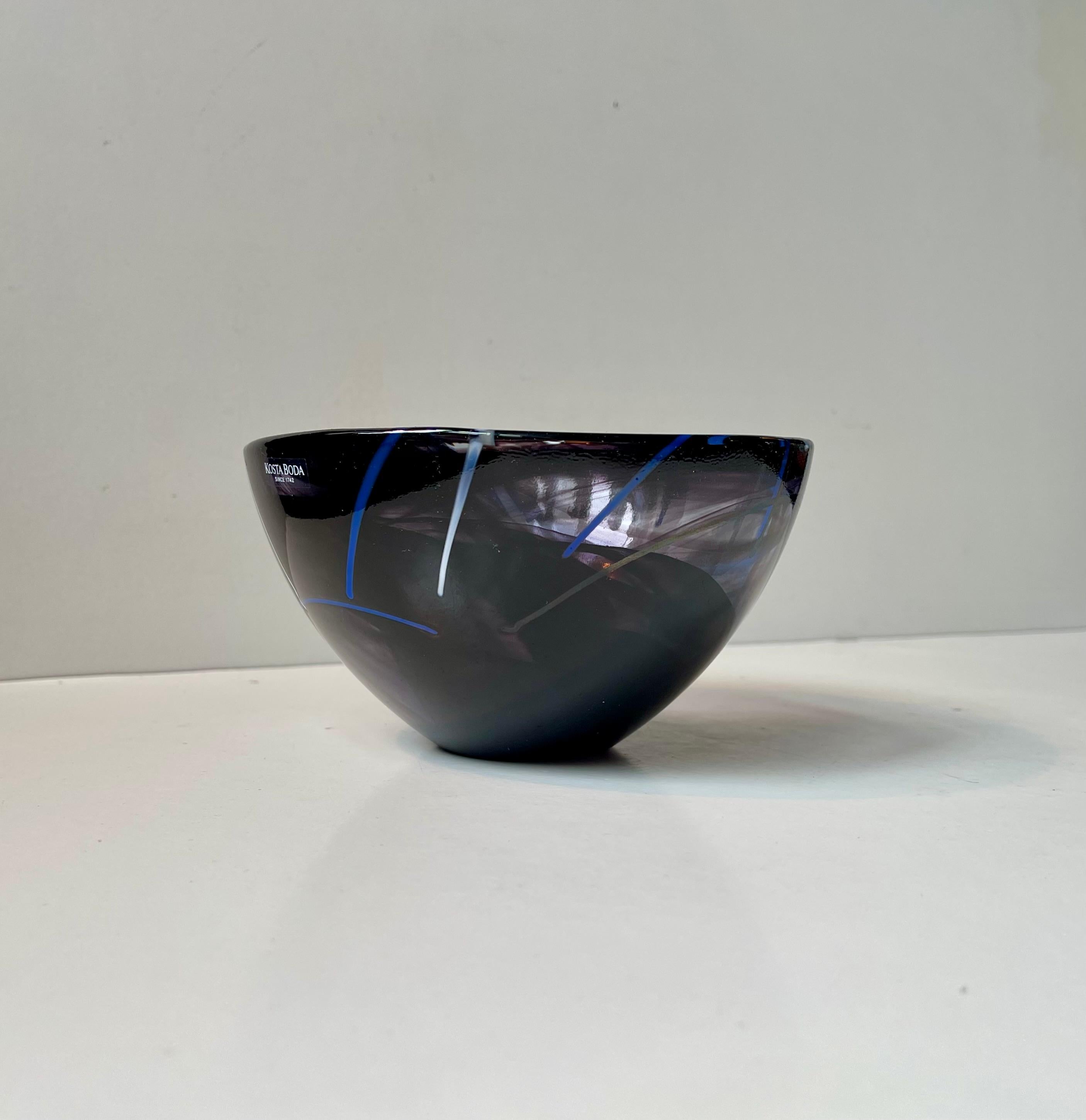 Kosta Boda Schale aus kontrastierendem Kunstglas von Anna Ehrner (Glas) im Angebot