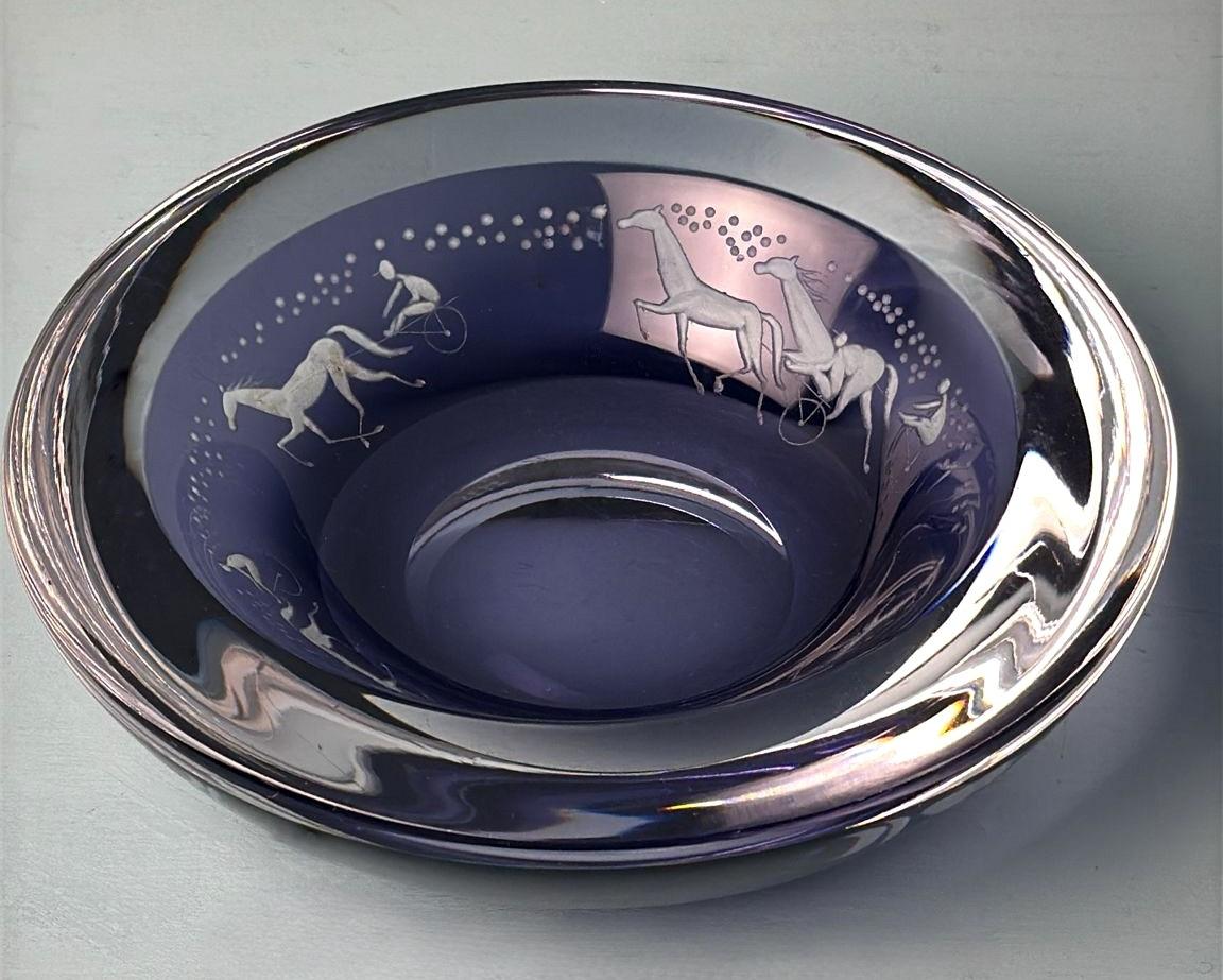Mid-Century moderno Kosta Boda  Design/One di Vicke Lindstrand  Ciotola di cristallo svedese 