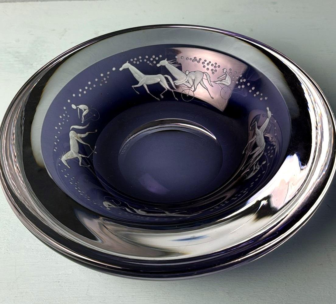 XX secolo Kosta Boda  Design/One di Vicke Lindstrand  Ciotola di cristallo svedese 
