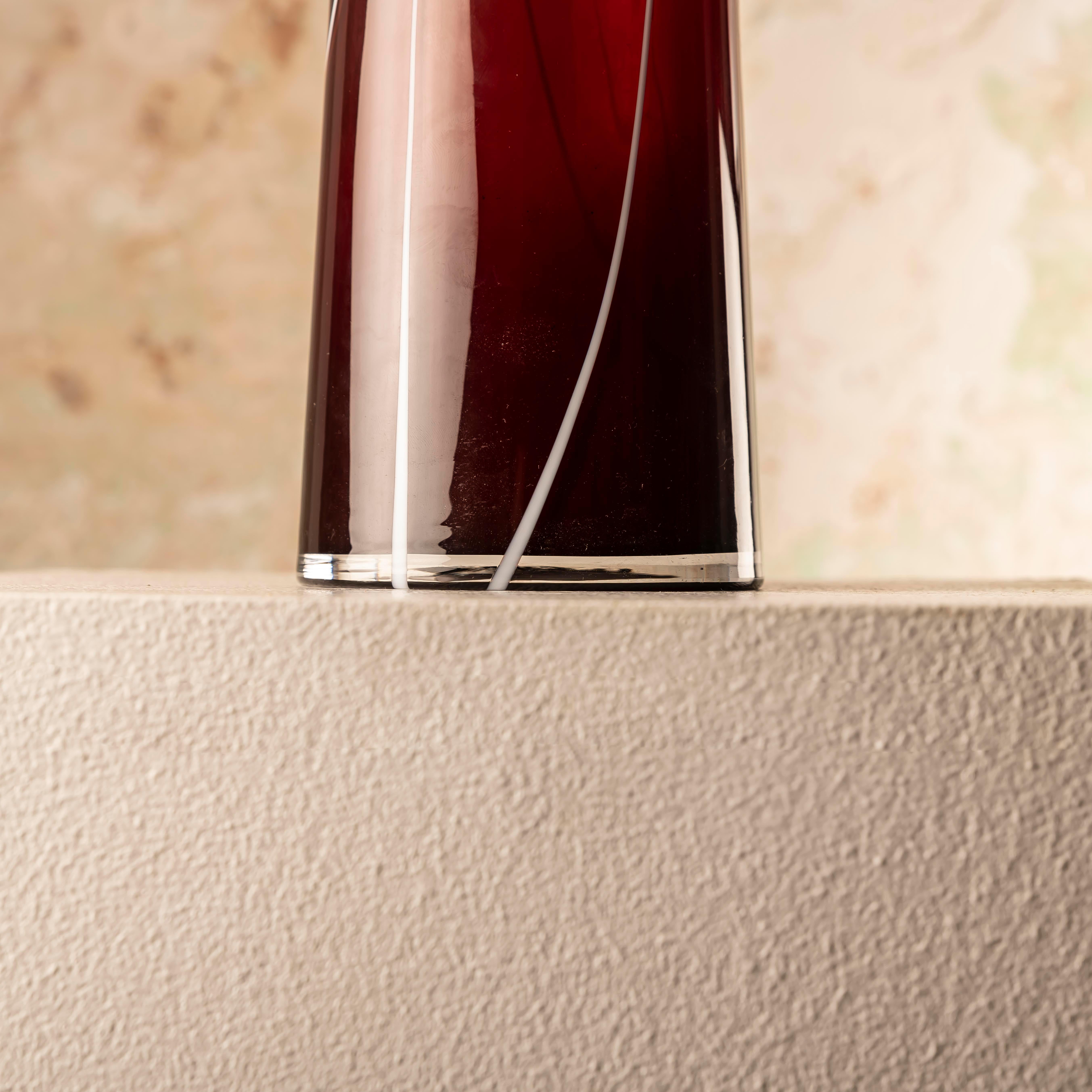 Kosta Boda Granate Glass Vase by Anna Ehrner with White Thread Decorations In Good Condition For Sale In BARCELONA, ES