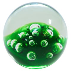 Pisapapeles de colección de vidrio artístico verde y transparente Kosta Boda