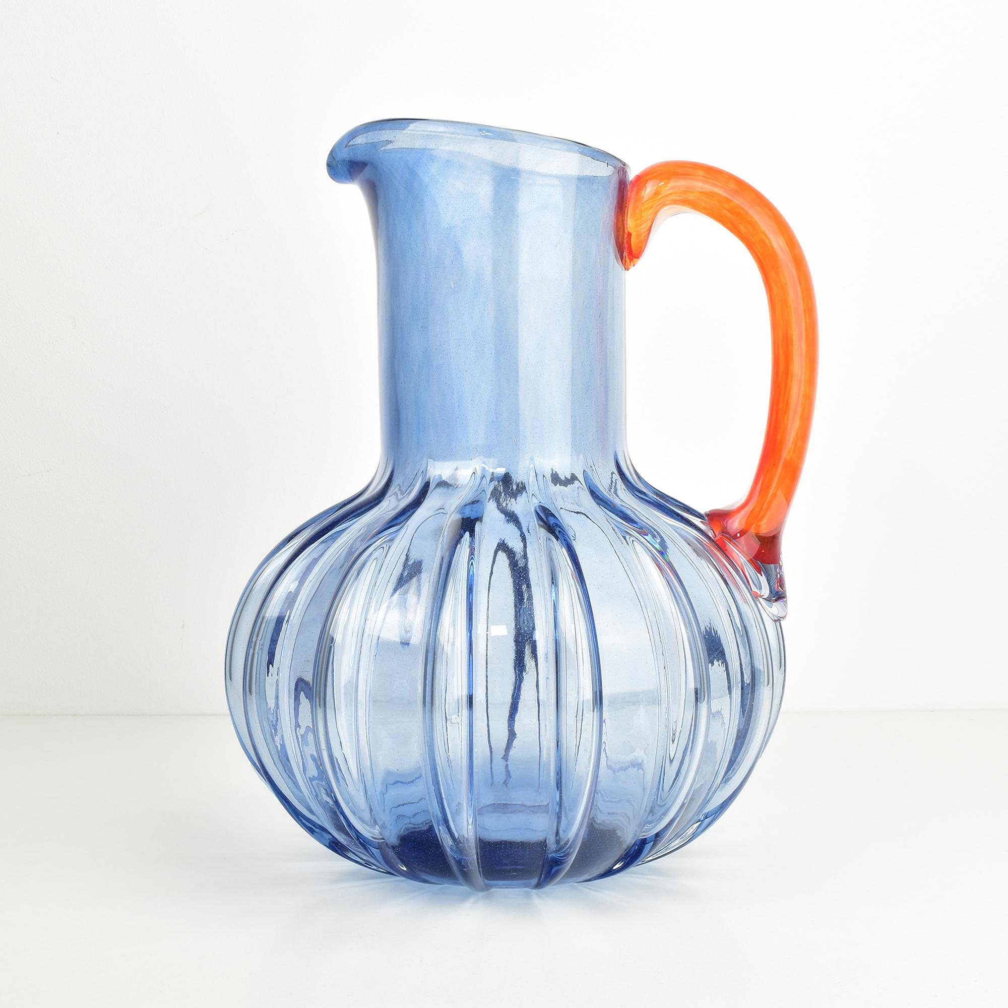 Esta impresionante jarra de cristal, que forma parte de la serie 