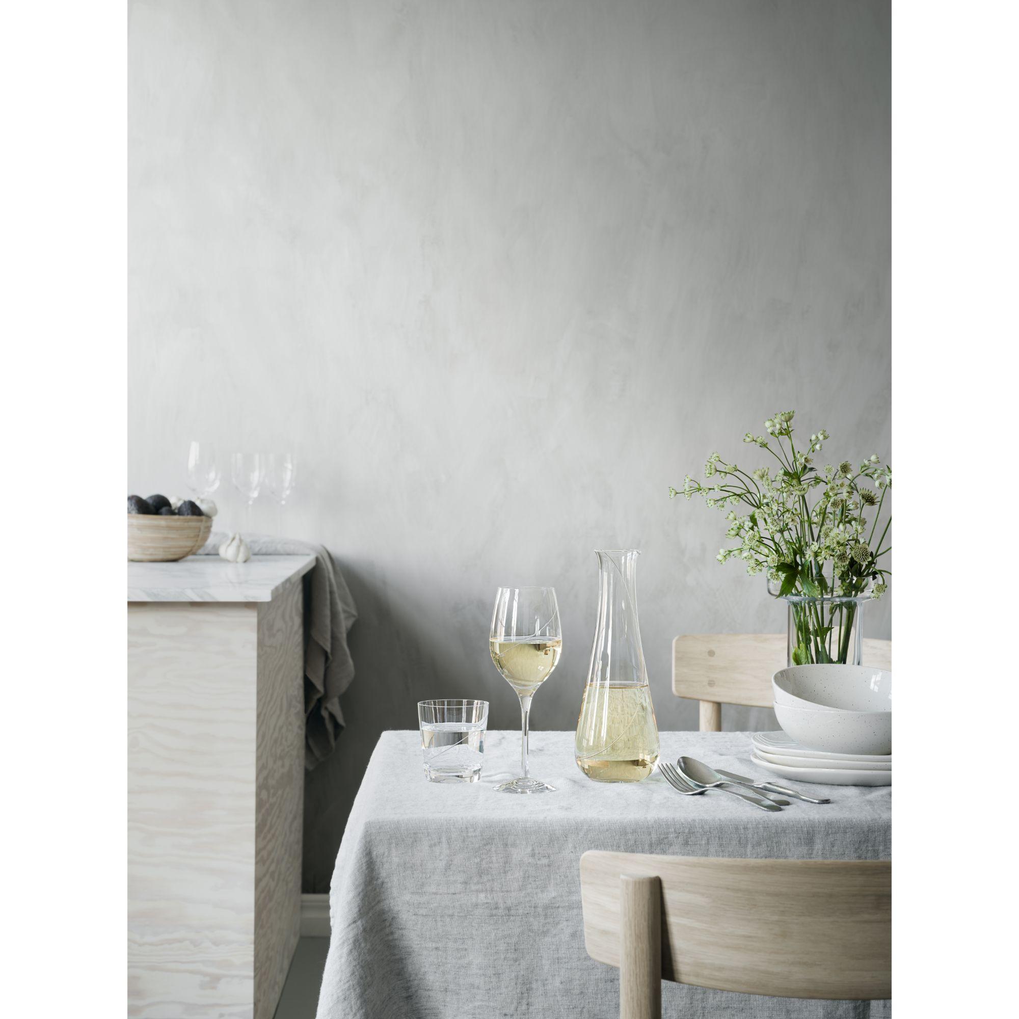 Line from Kosta Boda has been in production since 1982. The collection is unique, with a thread of spun glass applied on each product by hand – a symbol of high-quality Swedish craftsmanship from Kosta Glassworks. The mouth-blown wine glass is ideal