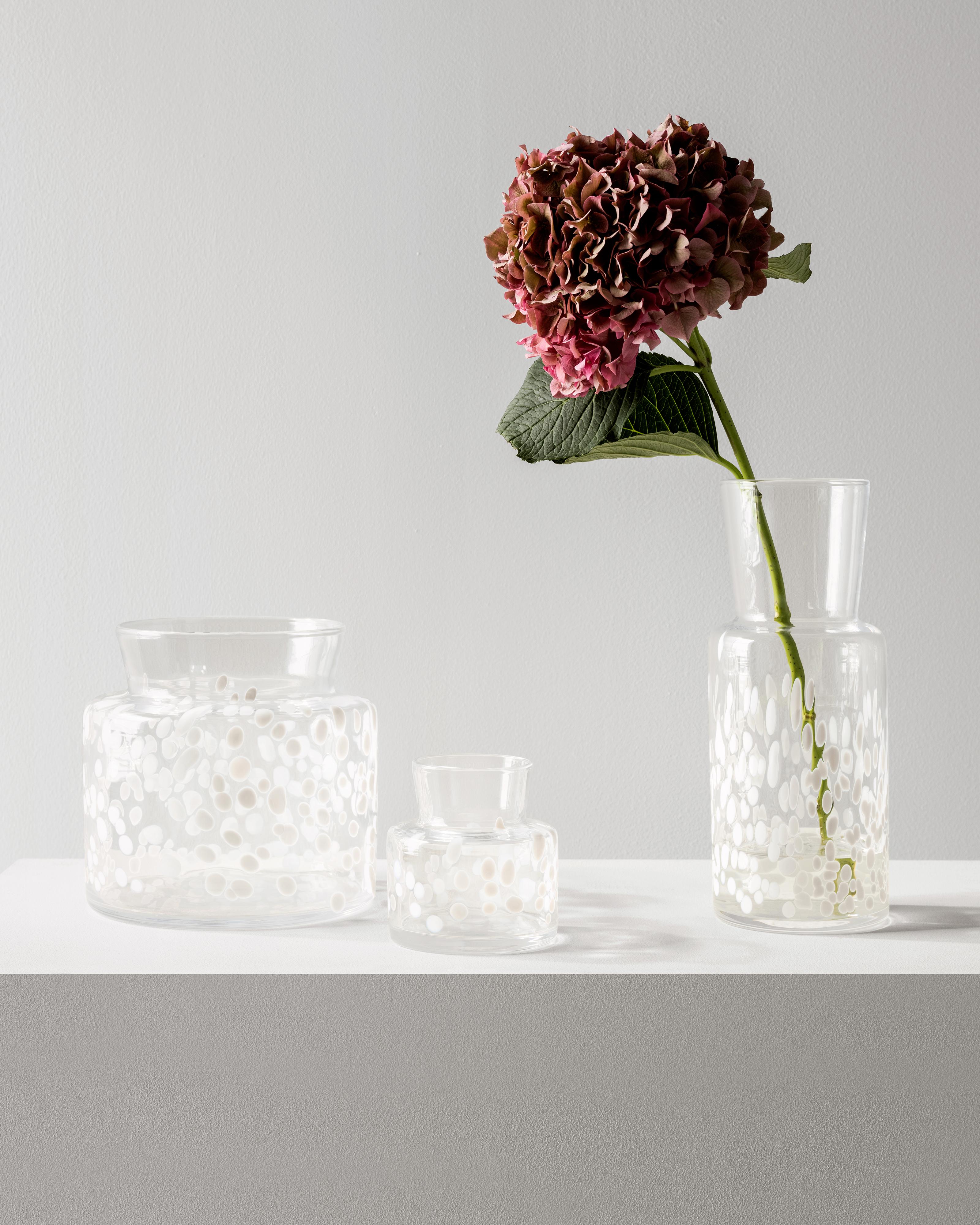 Meadow Winter is like a warm embrace, perfect for creating flower arrangements like a small meadow frozen in time. During the production the vases are rolled in crushed pieces of white glass, which makes each vase unique. The small vase from Kosta